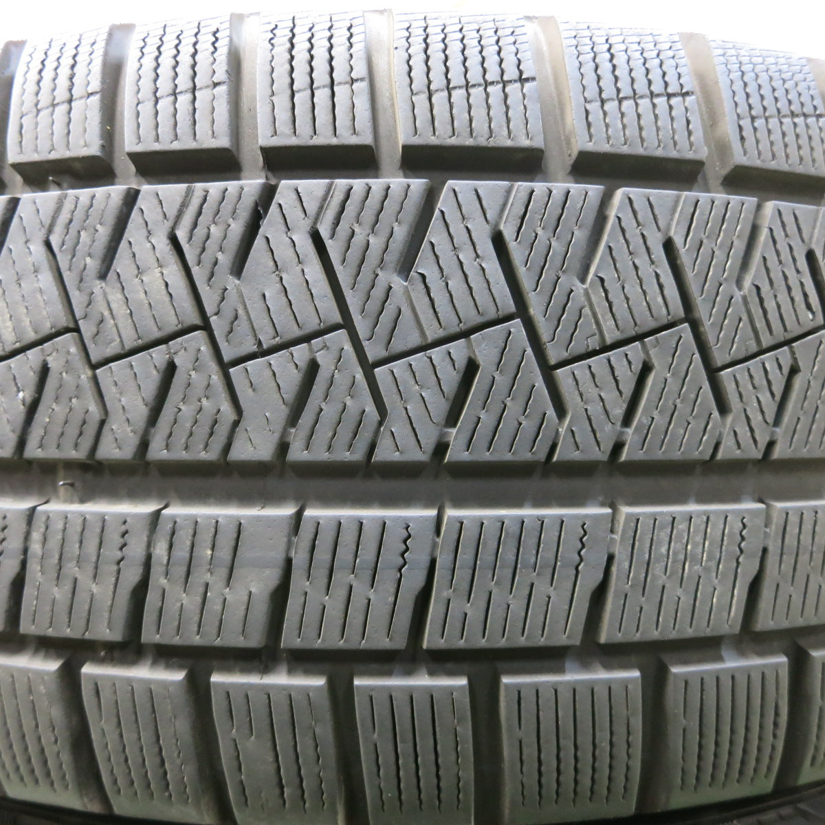 *送料無料*4本価格★ベンツ 等 Euro Forsch 225/45R18 スタッドレス ピレリ アイスアシンメトリコ ユーロフォルシュ 18インチ PCD112/5H★3102503イス