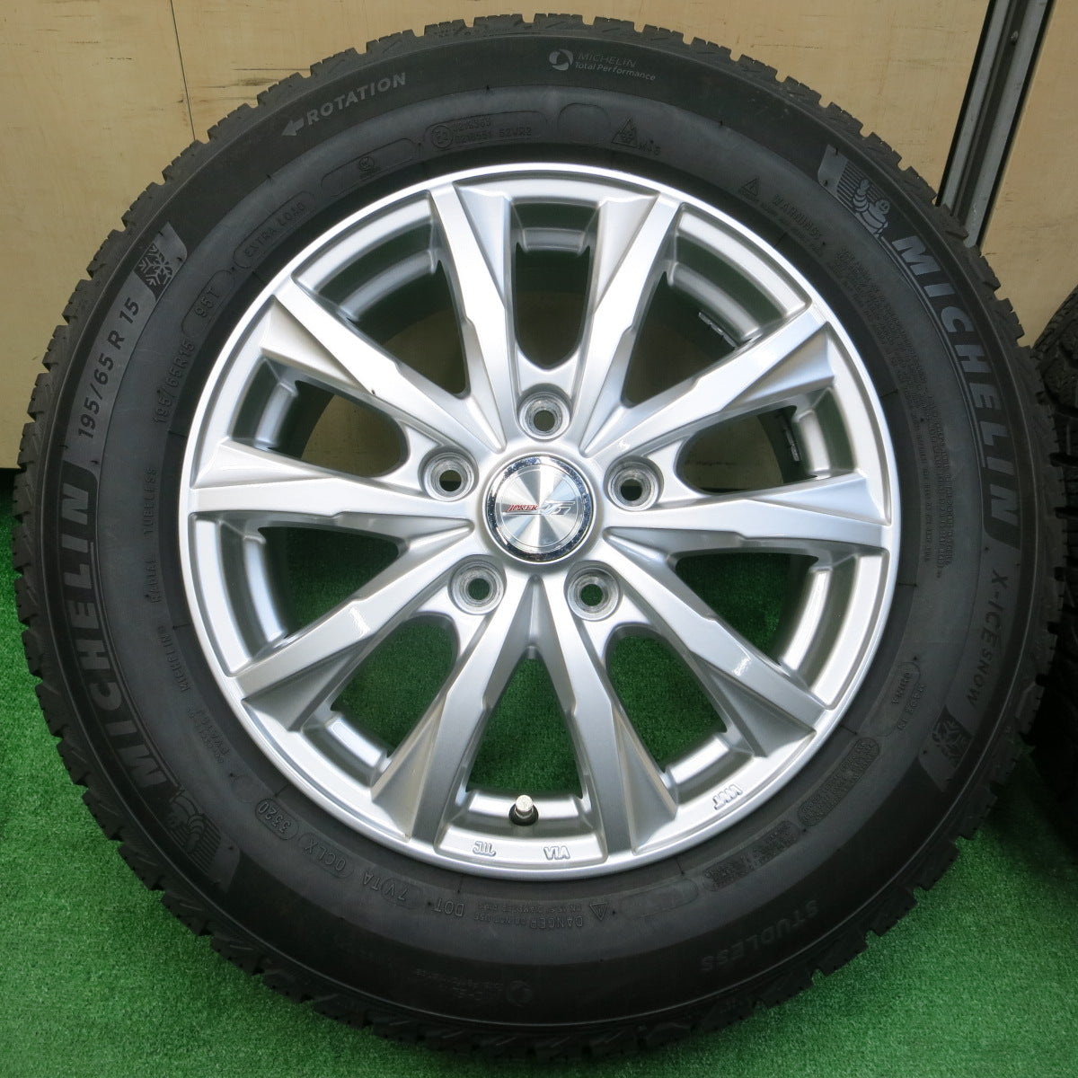 *送料無料*バリ溝！20年！キレイ！ほぼ10分★スタッドレス 195/65R15 ミシュラン X-ICE SNOW JOKER ジョーカー 15インチ PCD114.3/5H★3112504イス