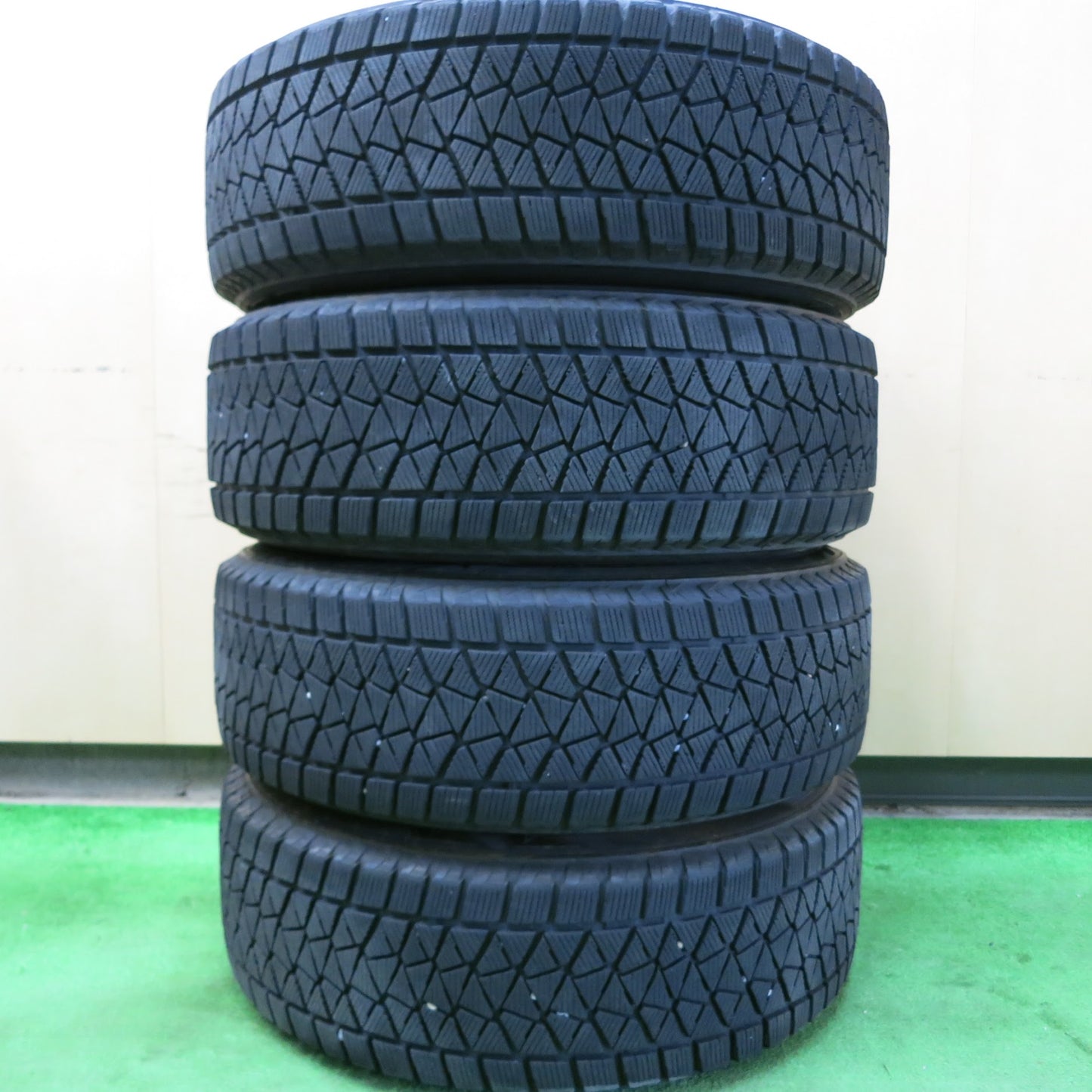 [送料無料]バリ溝！キレイ！8.5分★スタッドレス 225/65R17 ブリヂストン ブリザック DM-V2 RiZLEY ライツレー 17インチ PCD114.3/5H★3071207ヒス