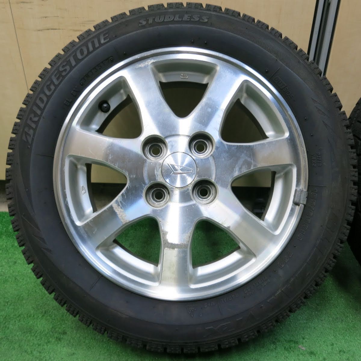 [送料無料]バリ溝！8.5分★ダイハツ ムーヴ カスタム 純正 155/65R14 スタッドレス ブリヂストン ブリザック VRX 14インチ PCD100/4H★3071505イス