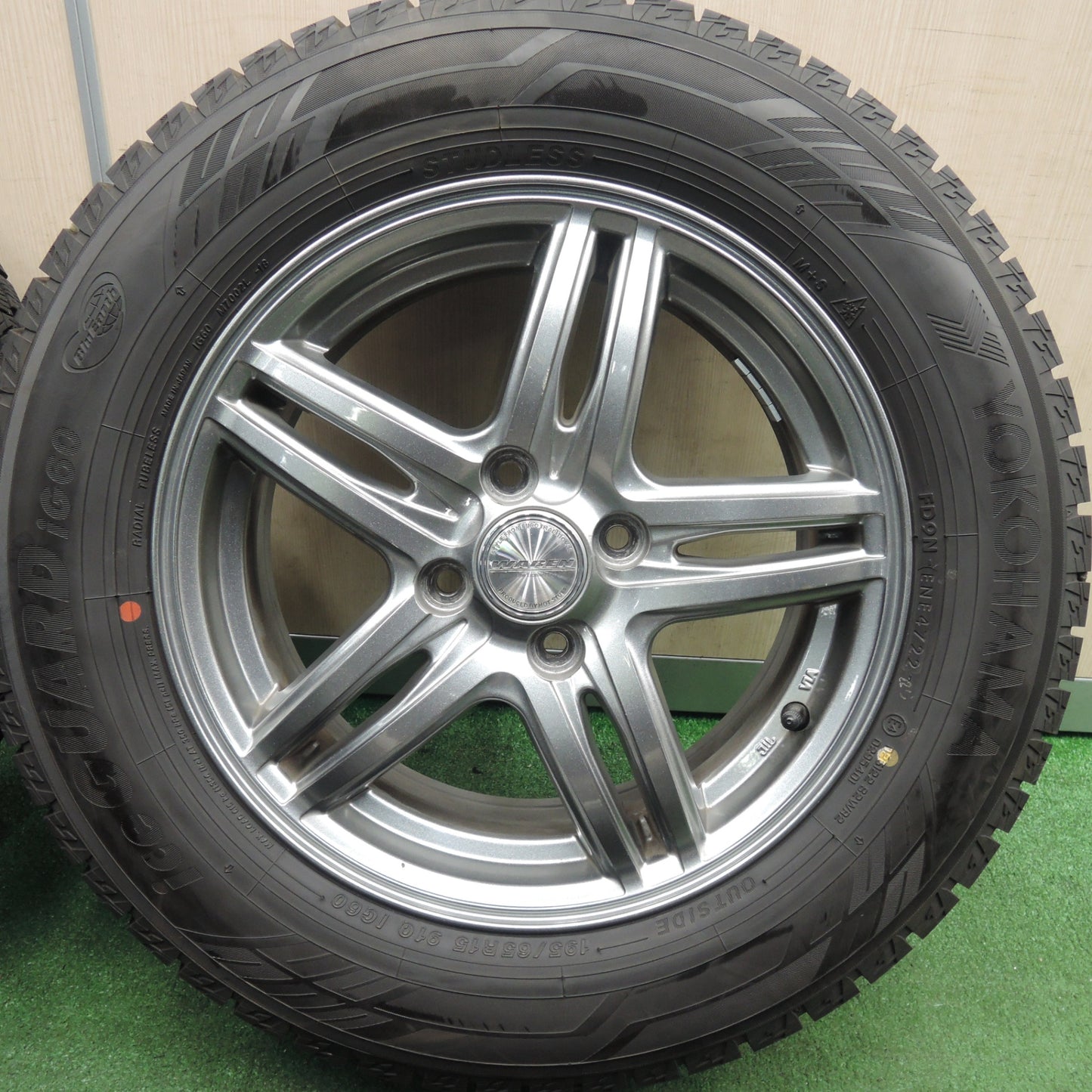 *送料無料* バリ溝！22年！ほぼ10分★スタッドレス 195/65R15 ヨコハマ アイスガード iG60 WAREN ヴァーレン 15インチ PCD100/4H★4020401HAス