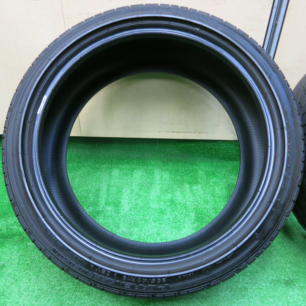 *送料無料*バリ溝！19年！9.5分★235/40R19 ブリヂストン ポテンザ RE050A タイヤ 19インチ マークX ボルボV60 レクサス IS RC等★3111007イノタ