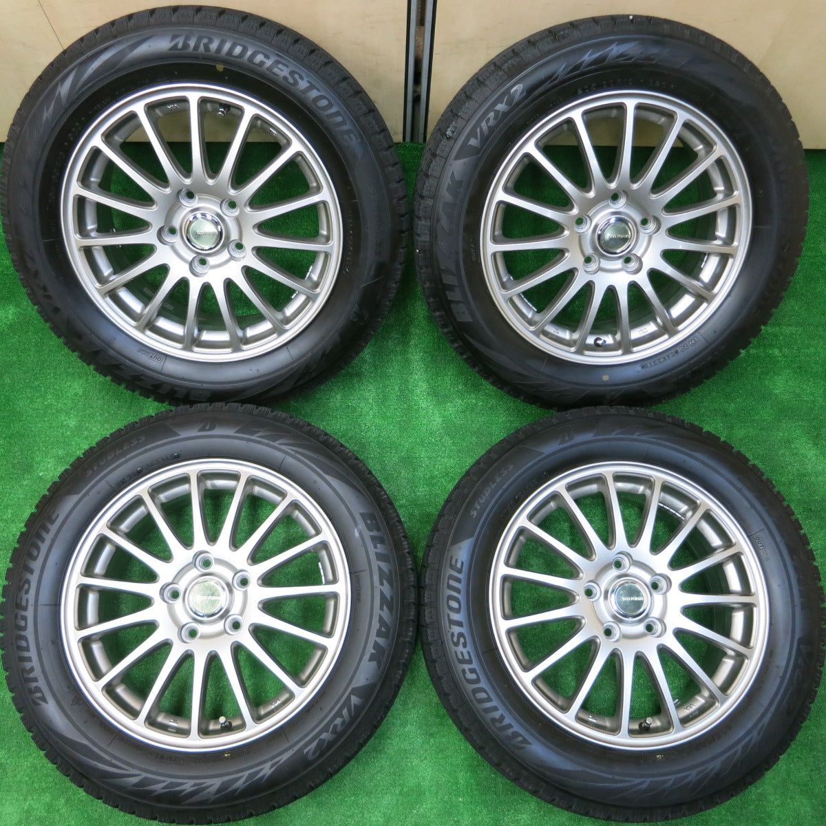 *送料無料*バリ溝！19年！綺麗！8.5分★スタッドレス 205/60R16 ブリヂストン ブリザック VRX2 ECO FORME 16インチ PCD114.3/5H★3110103イス