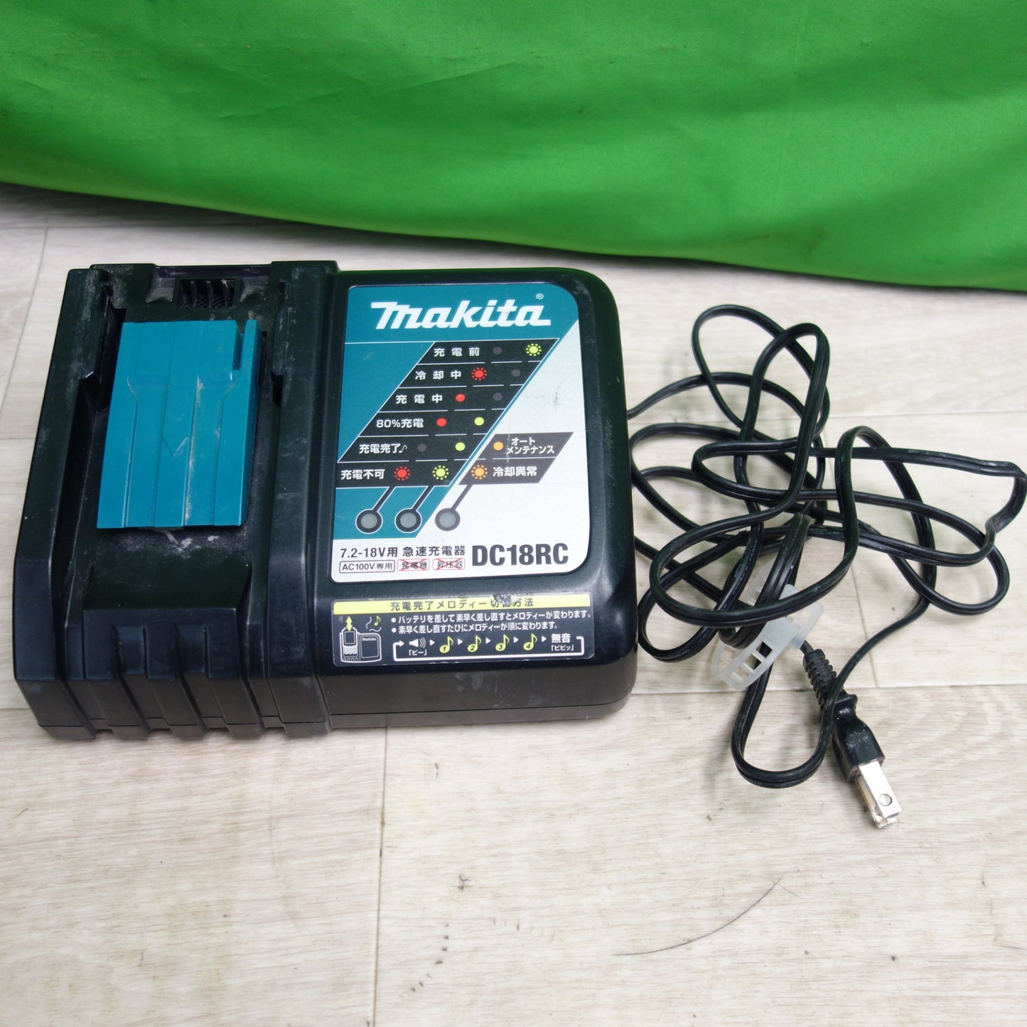 [送料無料] 付属品付☆マキタ 充電式 インパクトドライバ TD172D 電動 工具 makita 充電器 DC18RC☆