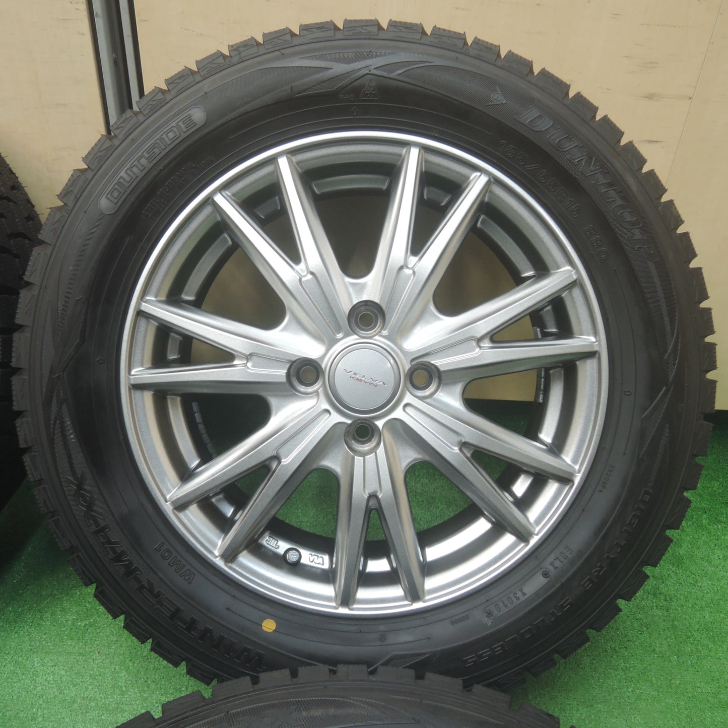 *送料無料* 超バリ溝！キレイ！ほぼ10分★スタッドレス 185/65R15 ダンロップ ウインターマックス WM01 VELVA KEVIN ヴェルヴァ PCD100/4H★4022105SYス