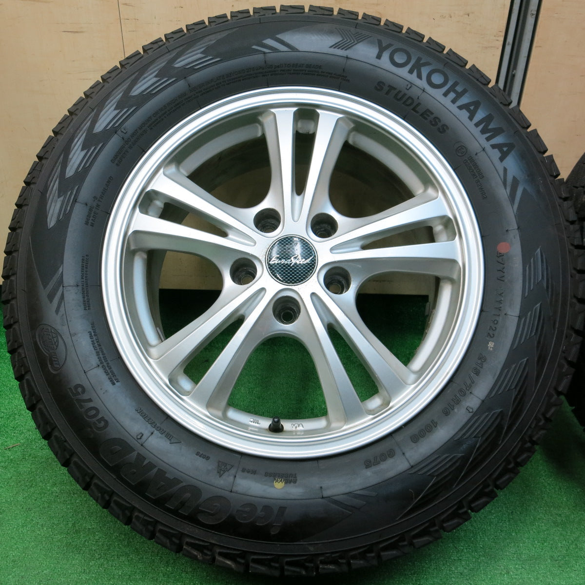 *送料無料*バリ溝！22年！9.5分★スタッドレス 215/70R16 ヨコハマ アイスガード G075 EuroSpeed ユーロスピード 16インチ PCD114.3/5H★3112808イス