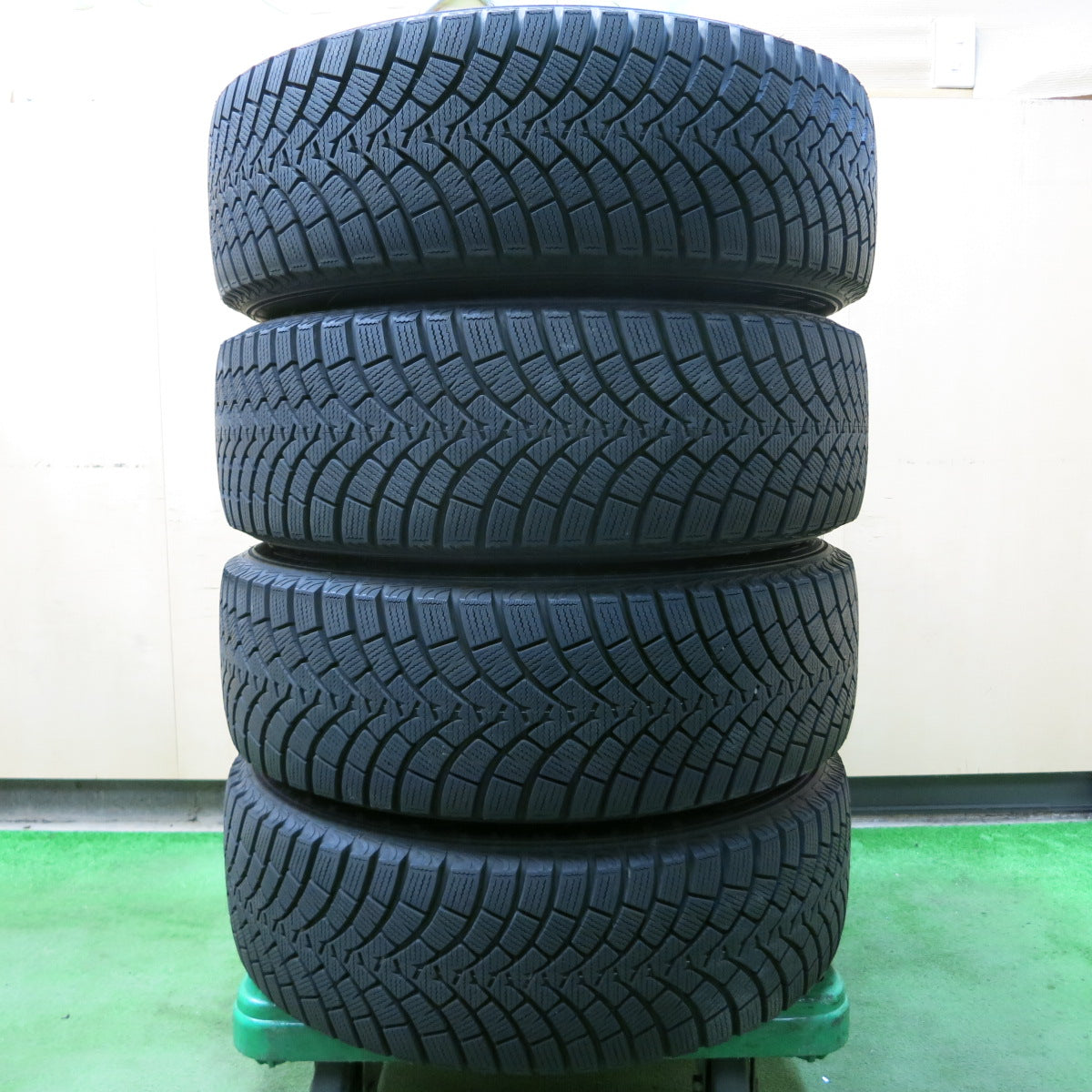 *送料無料*バリ溝！キレイ！9.5分以上★スタッドレス 205/60R16 ファルケン エスピア W-ACE DUFACT デュファクト 16インチ PCD114.3/5H★3101502イス