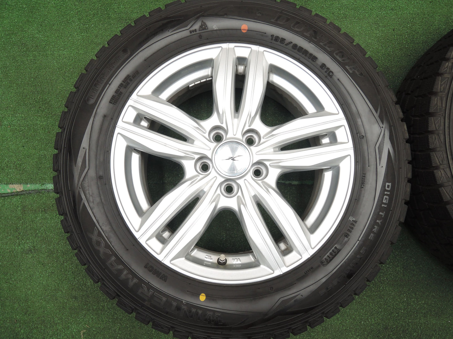 [送料無料]バリ溝！19年！キレイ！ほぼ10分★プリウス 等 195/65R15 スタッドレス ダンロップ ウインターマックス WM01 JOKER ジョーカー PCD100/5H★3112508HAス