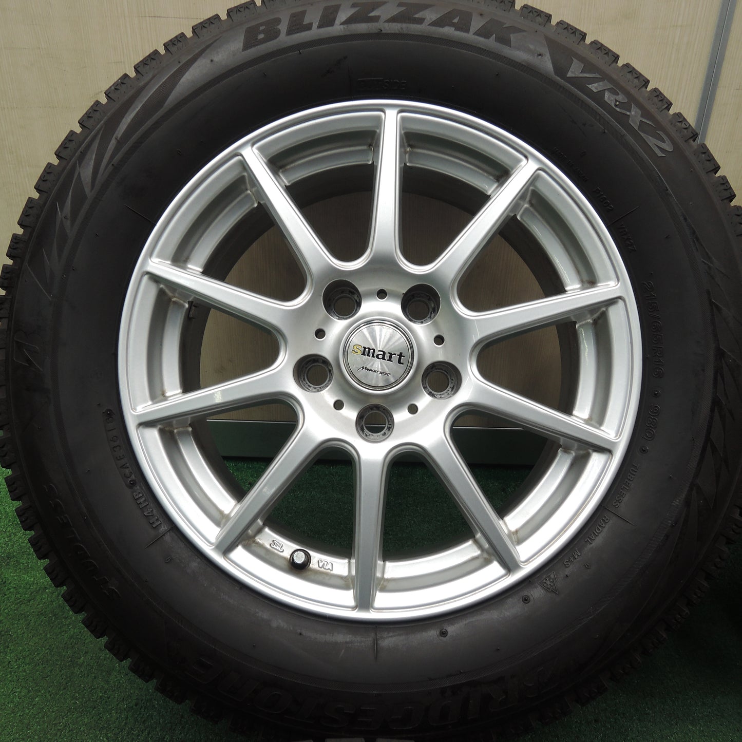 *送料無料*バリ溝！キレイ！9.5分★スタッドレス 215/65R16 ブリヂストン ブリザック VRX2 Smart MANARAY SPORT PCD114.3/5H★3112401TNス