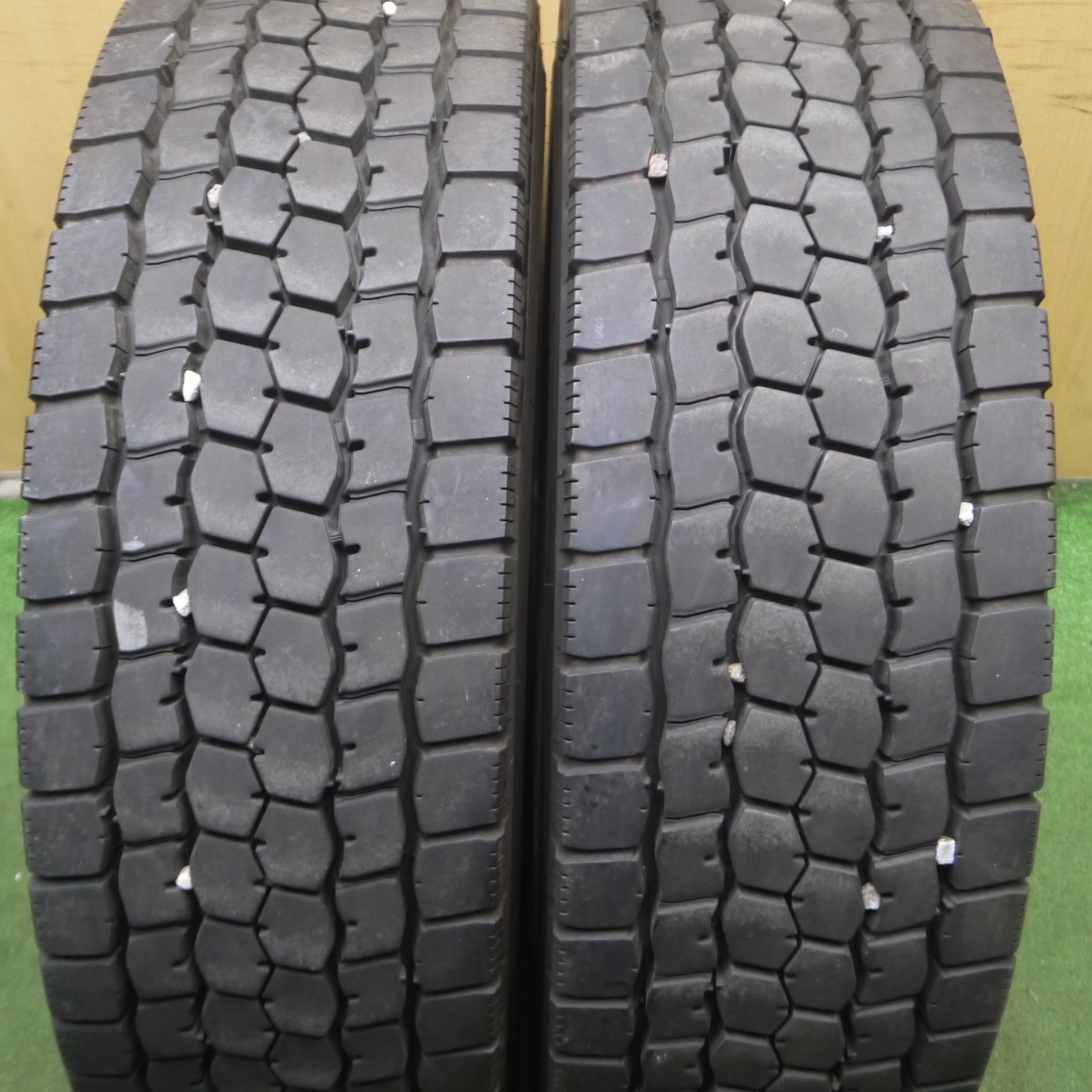 送料無料* バリ溝！23年！8.5分☆トラック タイヤ 265/70R19.5 140/138J ブリヂストン M888 ミックス オール |  名古屋/岐阜の中古カー用品・工具の買取/販売ならガレージゲット