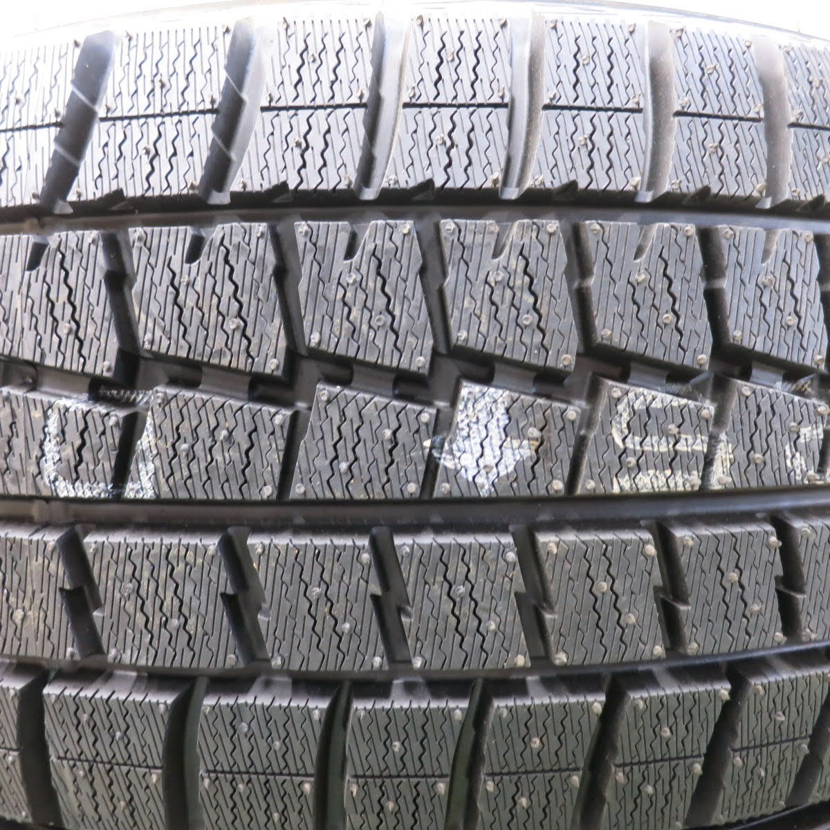 [送料無料]タイヤ未使用！キレイ★ベンツ等 AGA スタッドレス 225/55R16 ダンロップ ウインターマックス WM01 16インチ PCD112/5H★3062308ヌス