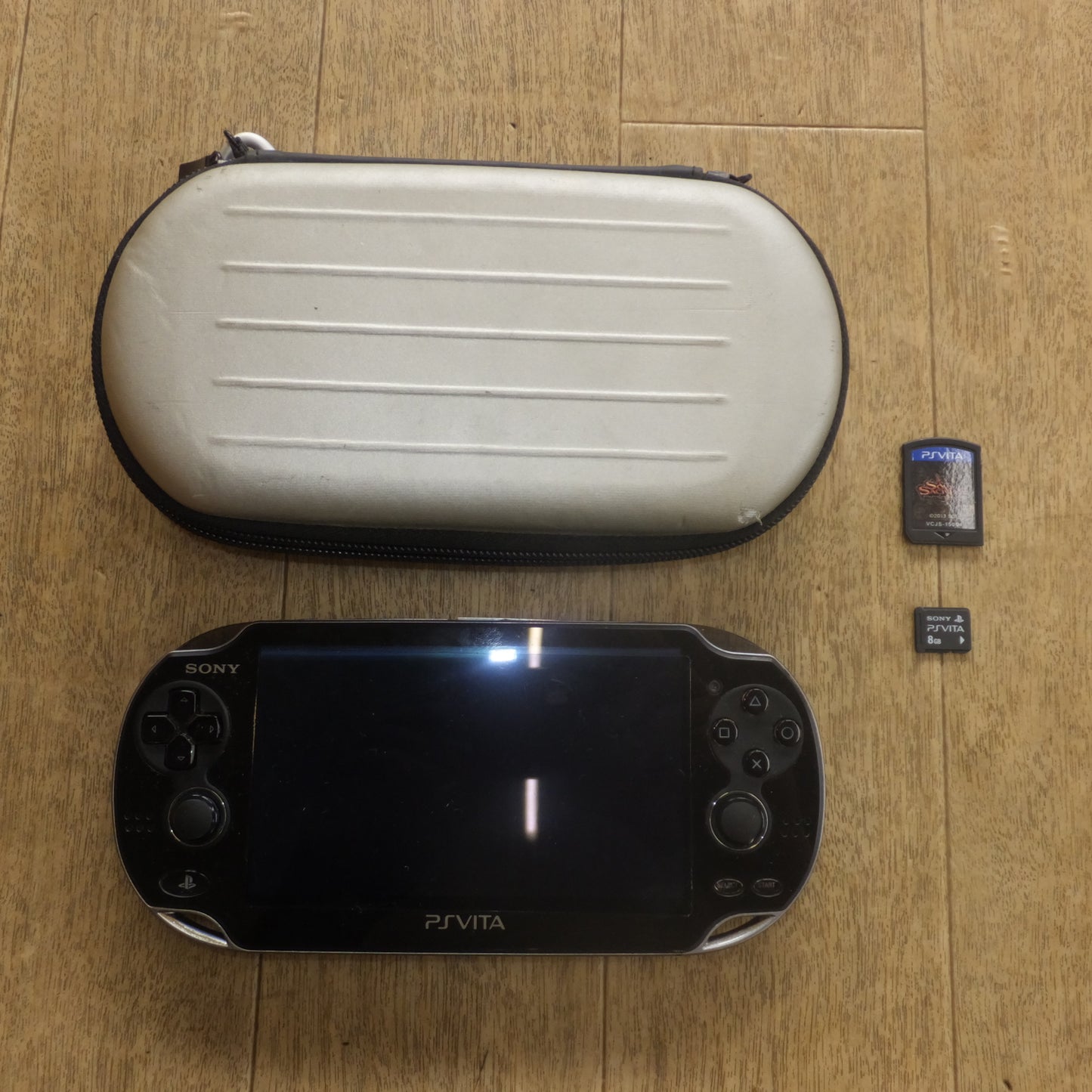 [送料無料]現状品★ソニー SONY プレイステーションヴィータ PlayStation Vita PCH-1000　メモリーカード 8GB　SOUL SACRIFICE　セット★