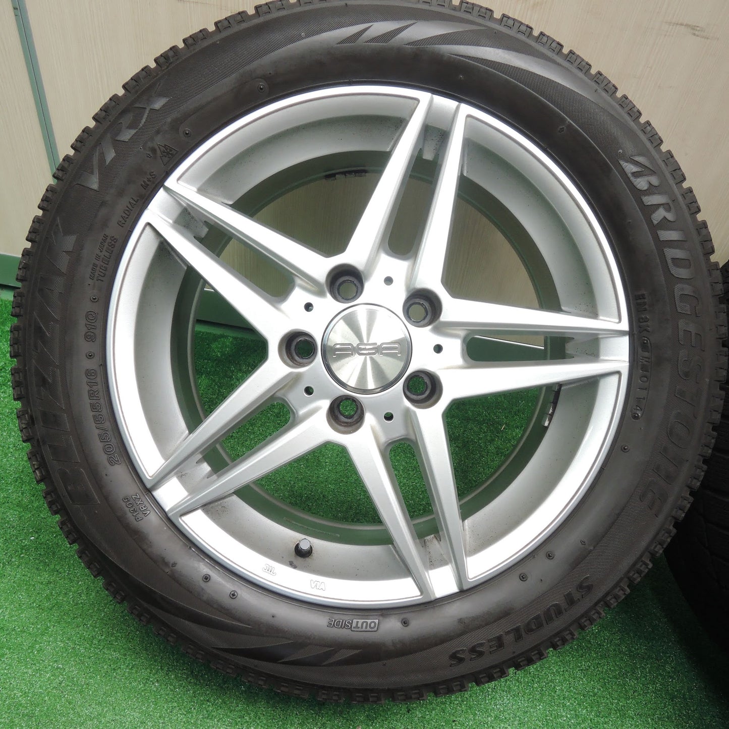 [送料無料]キレイ★ベンツ 等 AGA TAS 205/55R16 スタッドレス ブリヂストン ブリザック VRX 16インチ PCD112/5H★3081701NJス