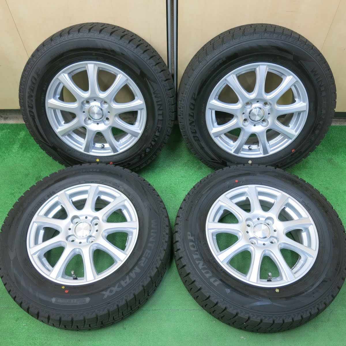 [送料無料]超バリ溝！22年！ほぼ10分★スタッドレス 185/70R14 ダンロップ ウインターマックス WM02 DUFACT デュファクト 14インチ PCD100/4H★3061702ヒス