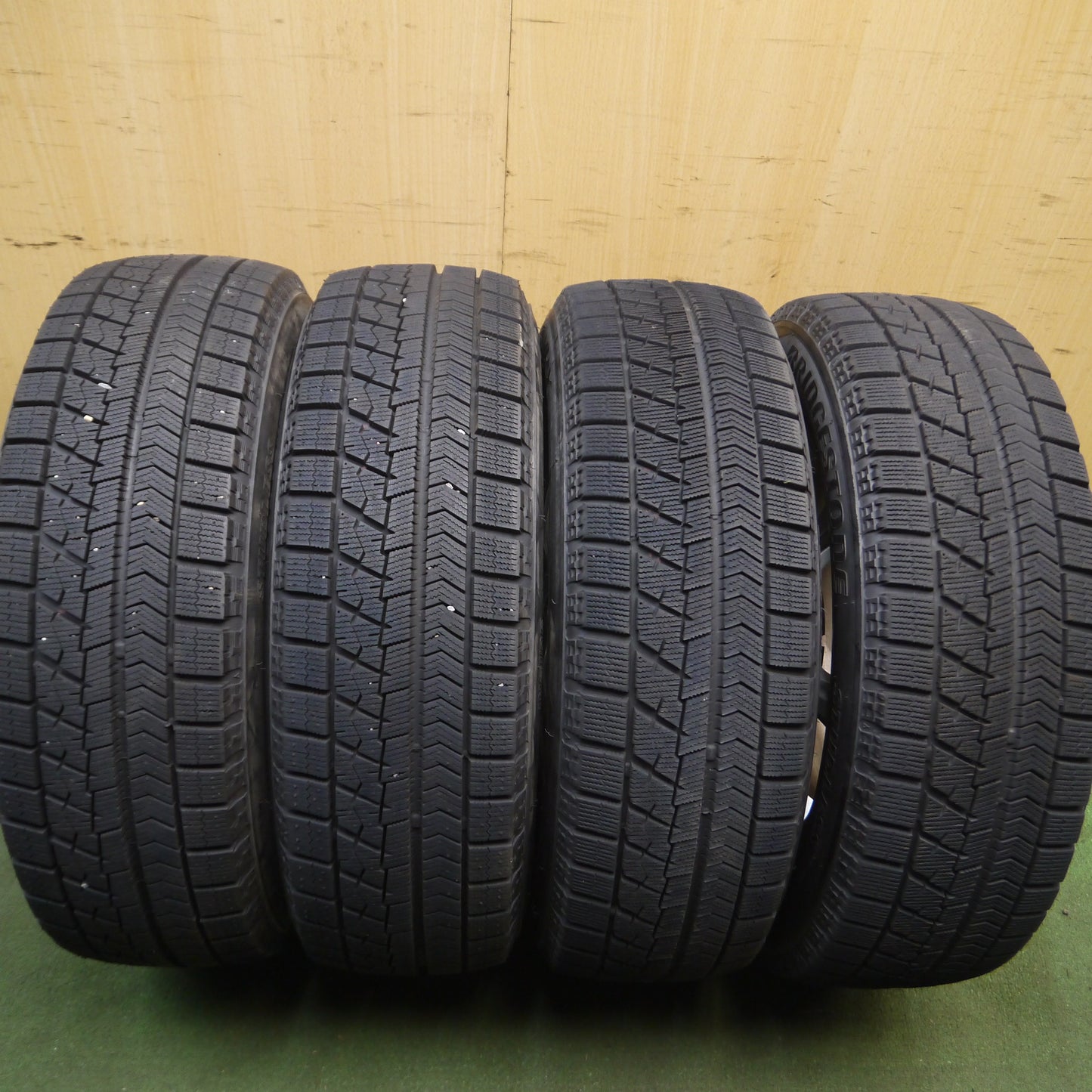 *送料無料*バリ溝！キレイ！ほぼ10分★スタッドレス 195/65R15 ブリヂストン ブリザック VRX Esprine 15インチ PCD114.3/5H★4010516Hス