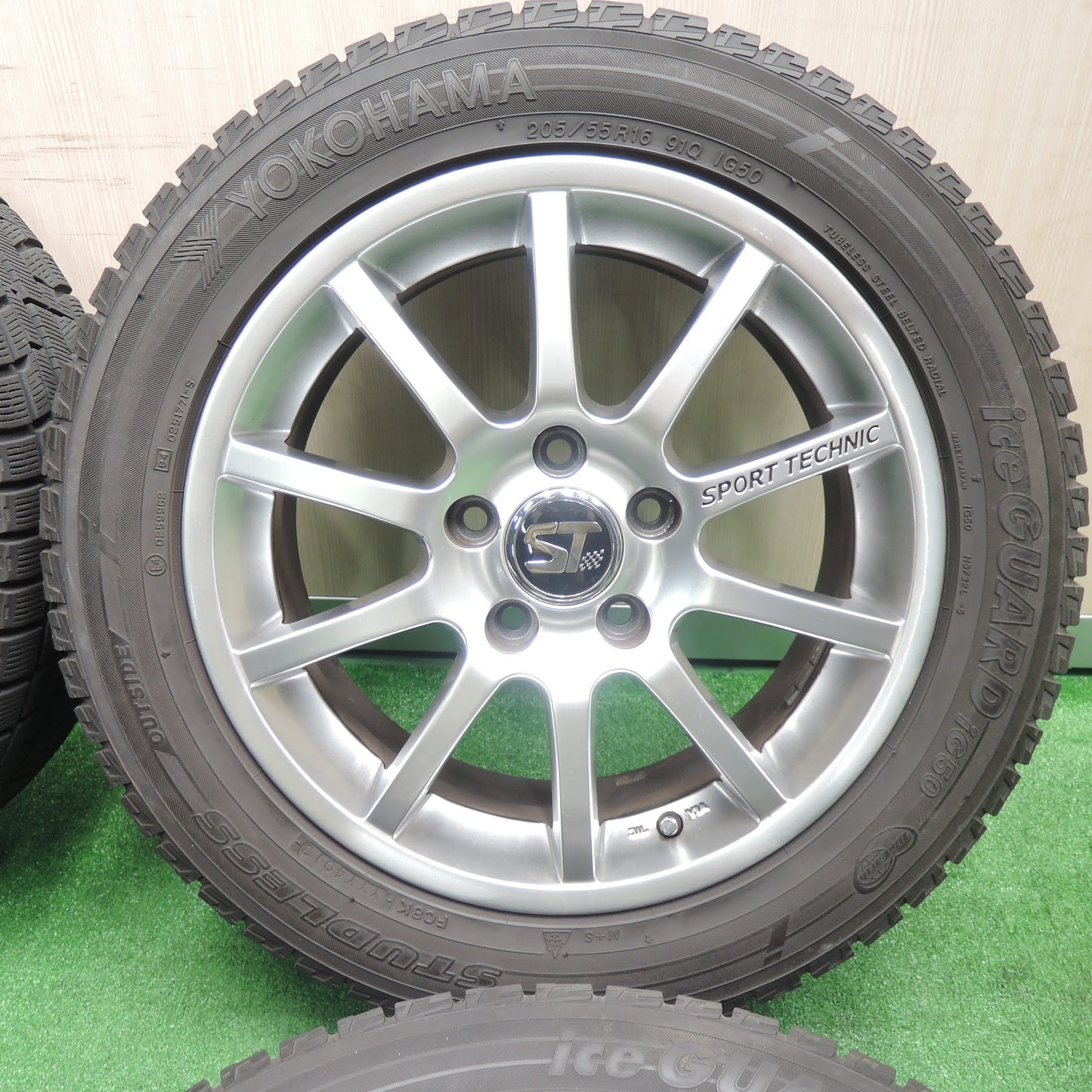 [送料無料]バリ溝！キレイ！9.5分★ワーゲン 等 SPORT TECHNIC205/55R16 スタッドレス ヨコハマ アイスガード iG50 スポーツテクニック PCD112/5H★3101608TNス