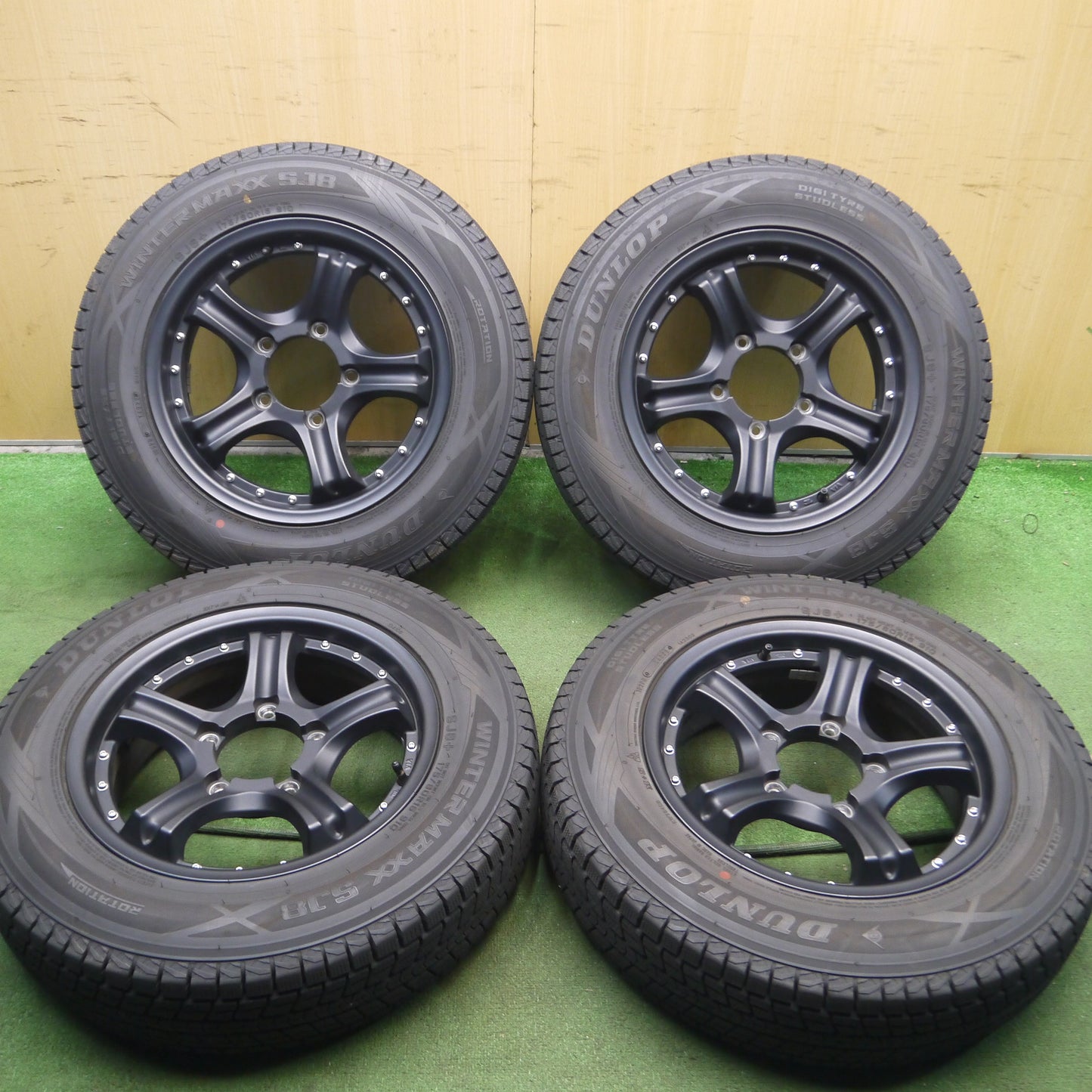 *送料無料*バリ溝！22年！キレイ！9.5分以上★ジムニー 等 175/80R16 スタッドレス ダンロップ ウインターマックス SJ8 社外 アルミ PCD139.7/5H★3102511Hス