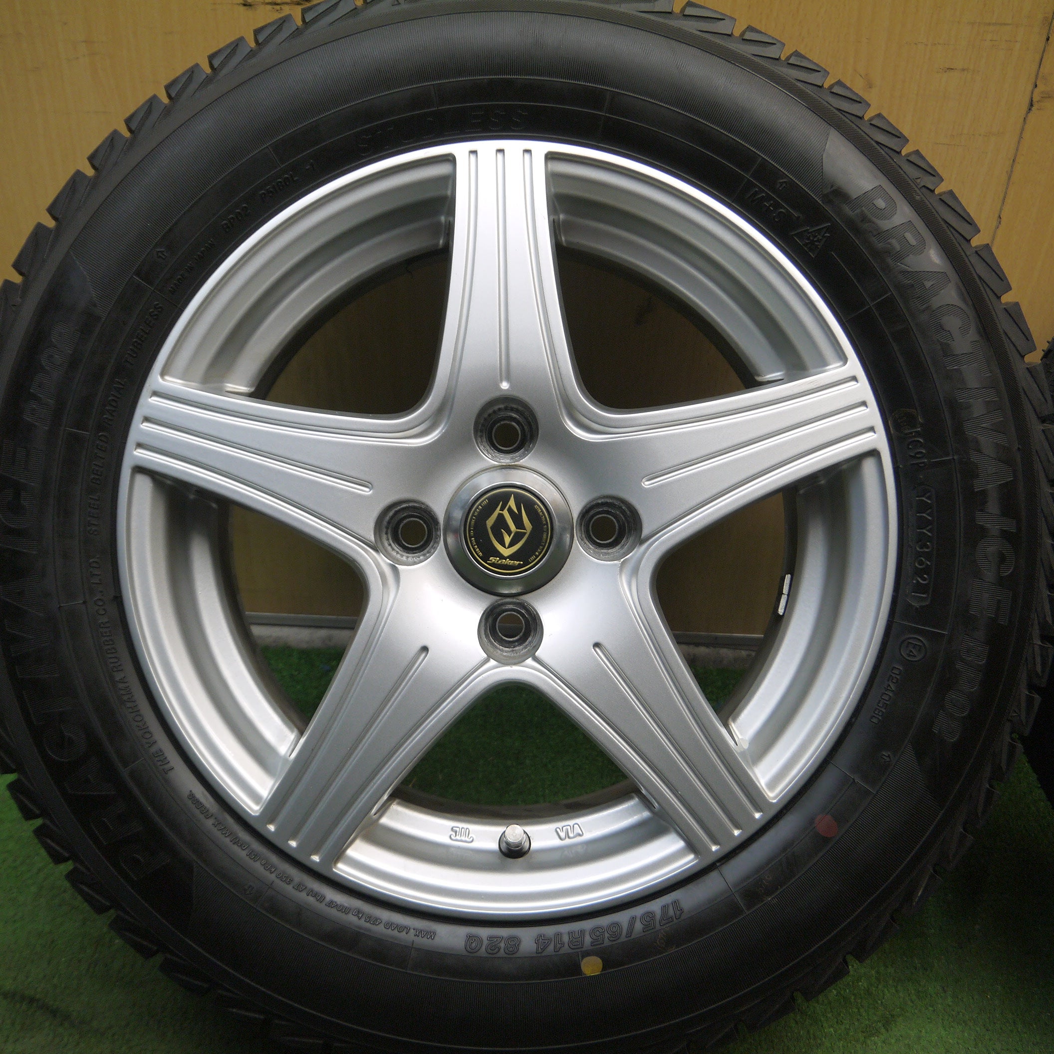 *送料無料*超バリ溝！21年！キレイ！ほぼ10分★スタッドレス 175/65R14 プラクティバ アイス BP02 Staker 社外 アルミ  14インチ PCD100/4H★4011509Hス