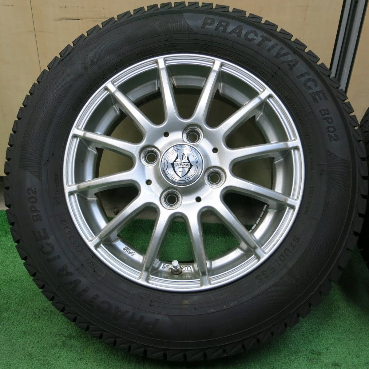 [送料無料]バリ溝！20年！9.5分★スタッドレス 145/80R13 プラクティバ アイス BP02 JOKER weds ジョーカー 13インチ PCD100/4H★3072407イス