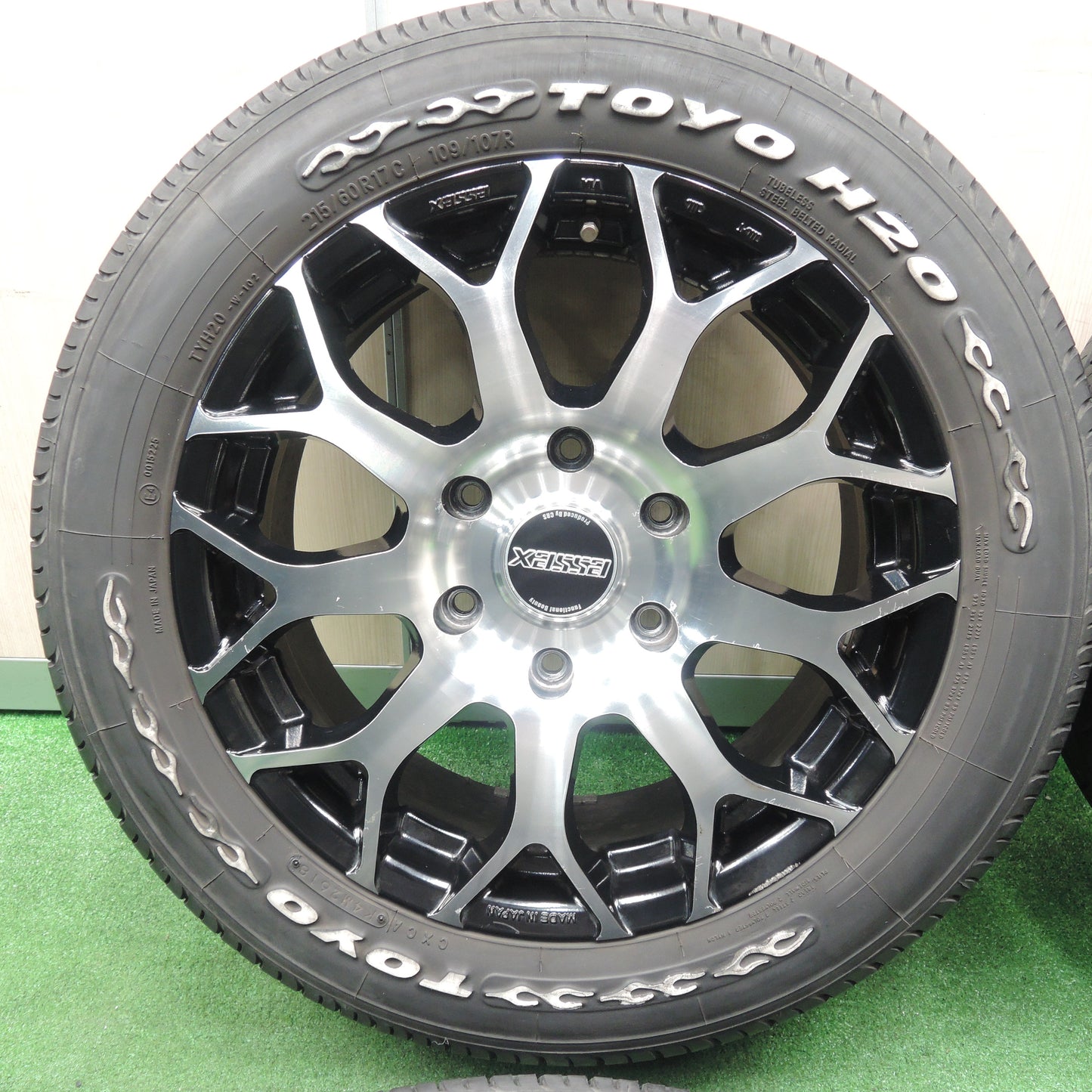 *送料無料*キレイ★ハイエース 等 CRS ESSEX EM-17 215/60R17C 109/107R エセックス ホワイトレター トーヨー H20 17インチ PCD139.7/6H★3112501TNノ