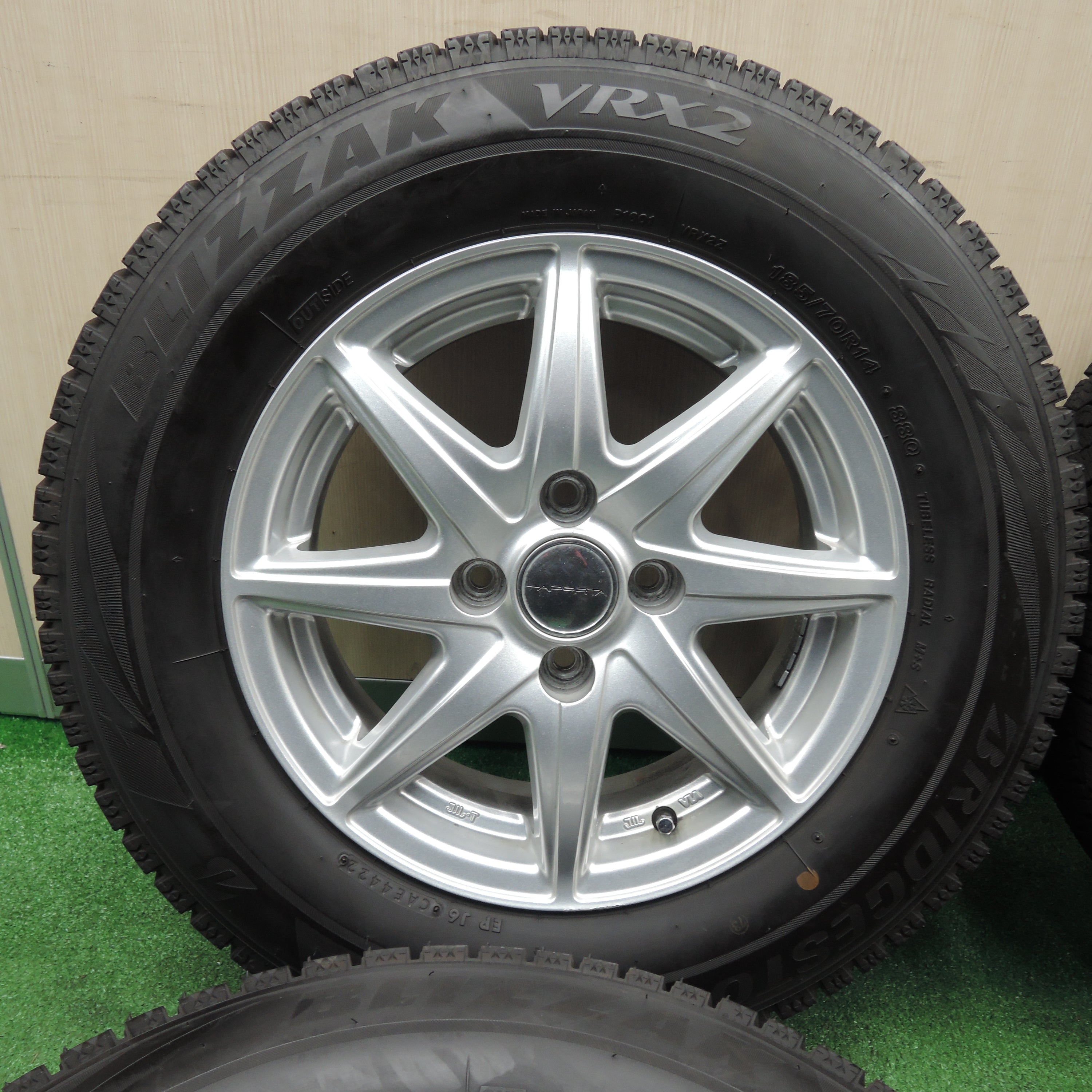 送料無料*バリ溝！22年！キレイ！9.5分以上☆スタッドレス 185/70R14 ブリヂストン ブリザック VRX2 LAPORTA ラポ |  名古屋/岐阜の中古カー用品・工具の買取/販売ならガレージゲット