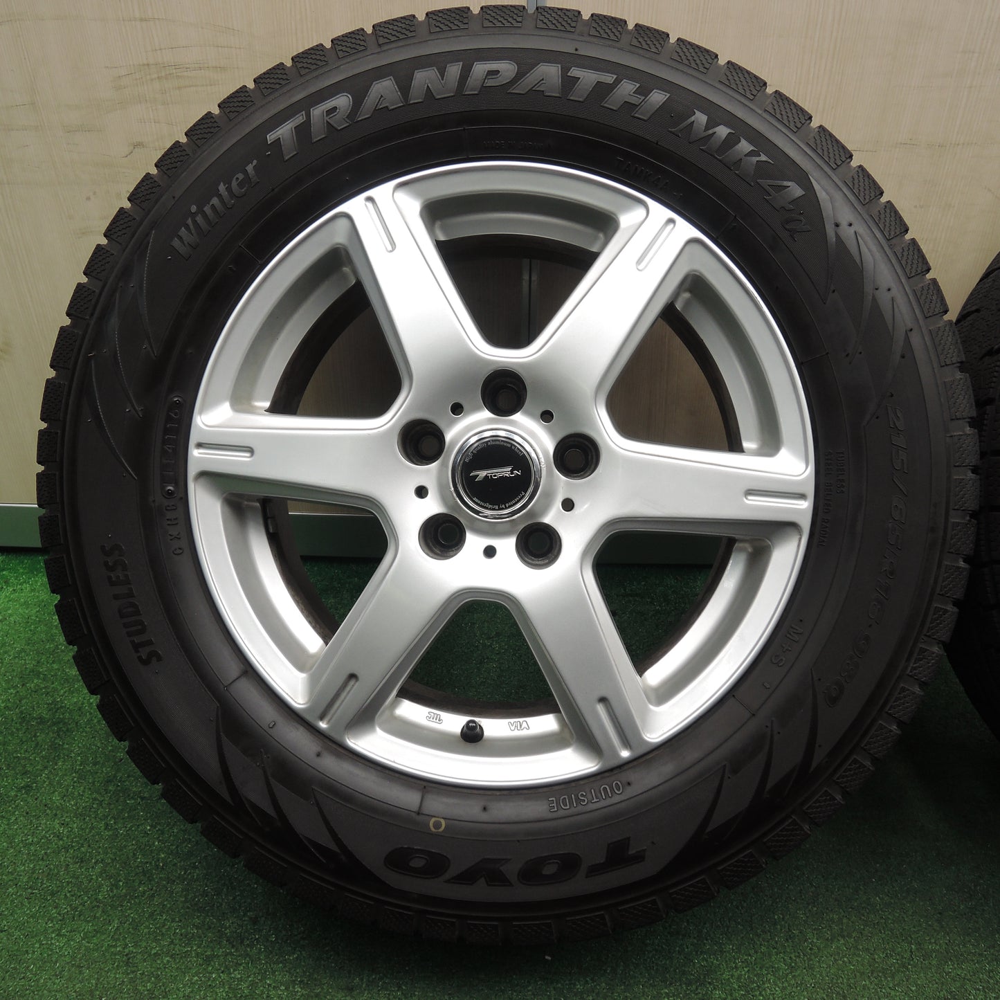 *送料無料*バリ溝！キレイ！9分★スタッドレス 215/65R16 トーヨー ウインター トランパス MK4α TOPRUN トップラン 16インチ PCD114.3/5H★3111307NJス