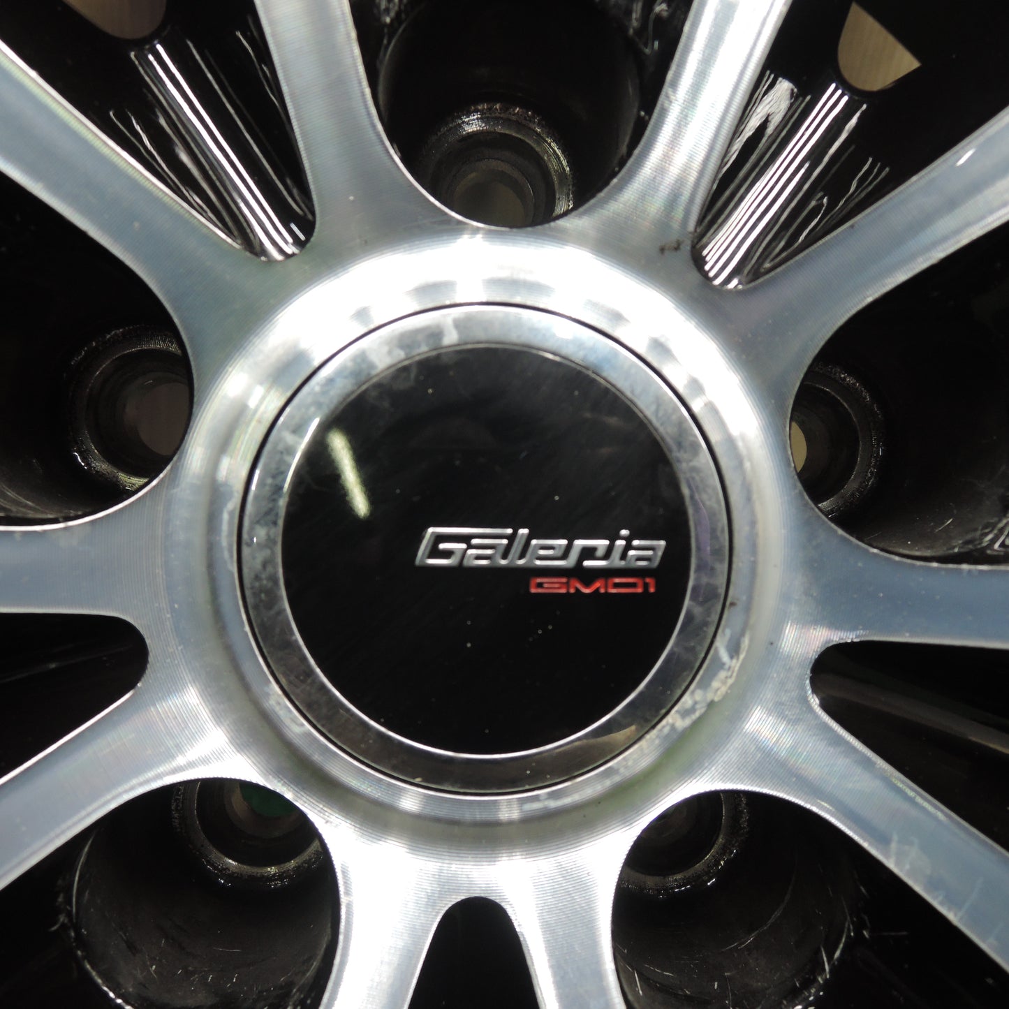 *送料無料*バリ溝！9分★スタッドレス 215/55R17 ブリヂストン ブリザック VRX Galeria GM01 ガレリア PCD114.3/5H★4010607HAス