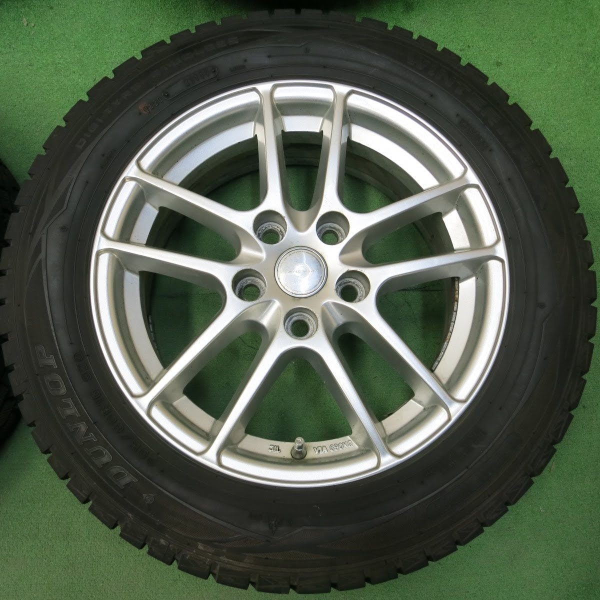 [送料無料]バリ溝！19年！9.5分★スタッドレス 205/60R16 ダンロップ ウインターマックス WM01 ENERGY LiNE エナジーライン 16インチ PCD114.3/5H★3071704イス