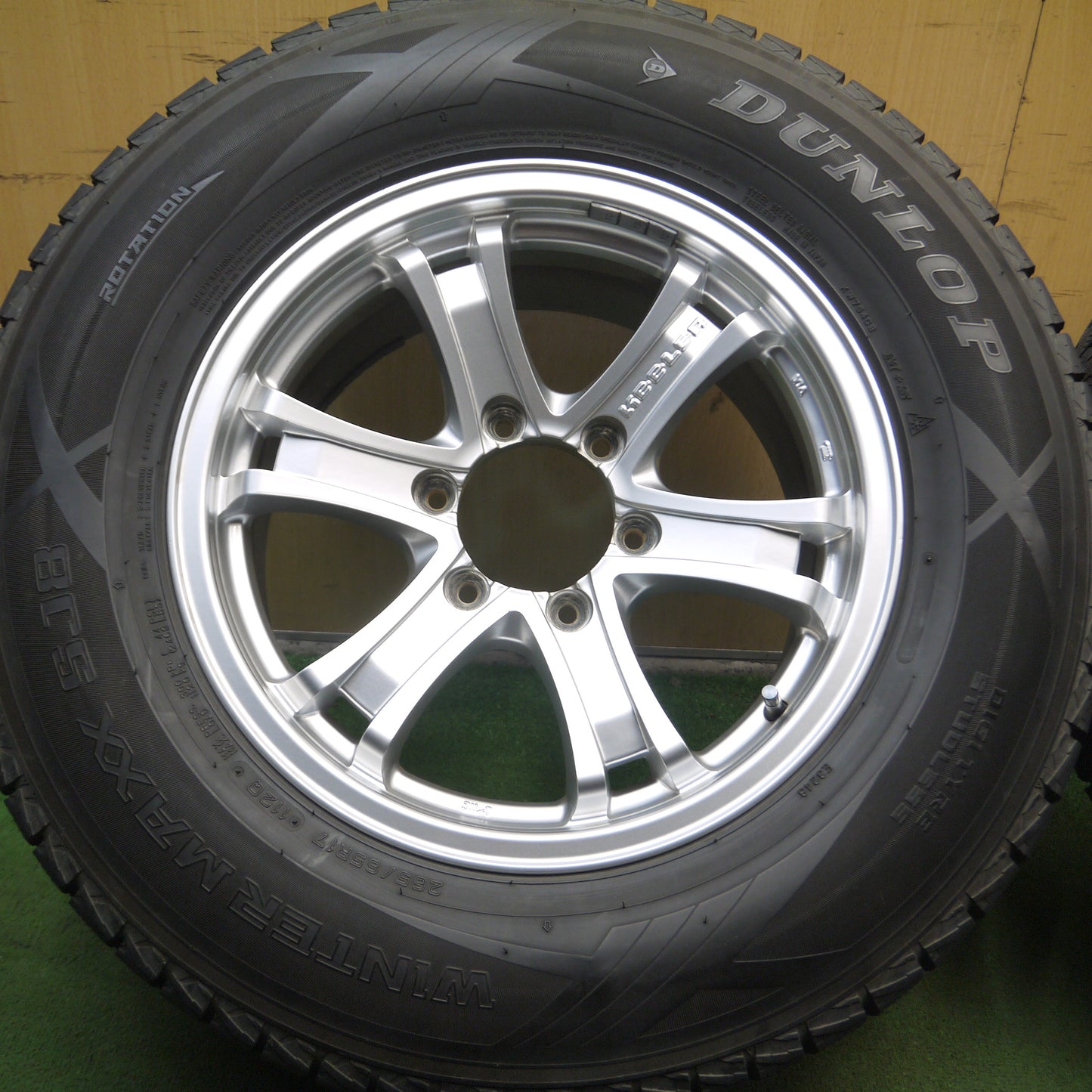 *送料無料*バリ溝！キレイ！9.5分★ランクル等 KEELER 265/65R17 スタッドレス ダンロップ ウインターマックス SJ8 KEELER キーラー 17インチ PCD139.7/6H★3121806Hス