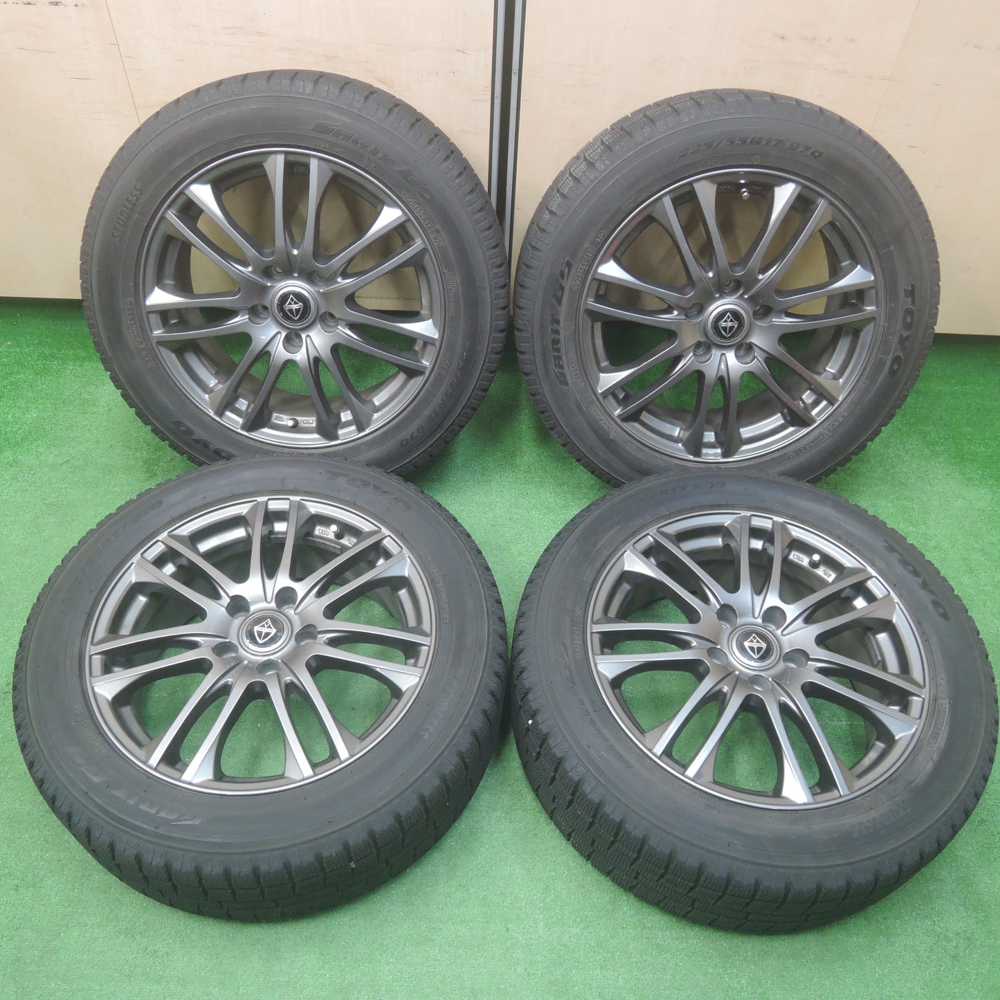 *送料無料*バリ溝！キレイ！9分★スタッドレス 225/55R17 トーヨー ガリット G5 VELVA ヴェルヴァ 17インチ PCD114.3/5H★3112807SYス