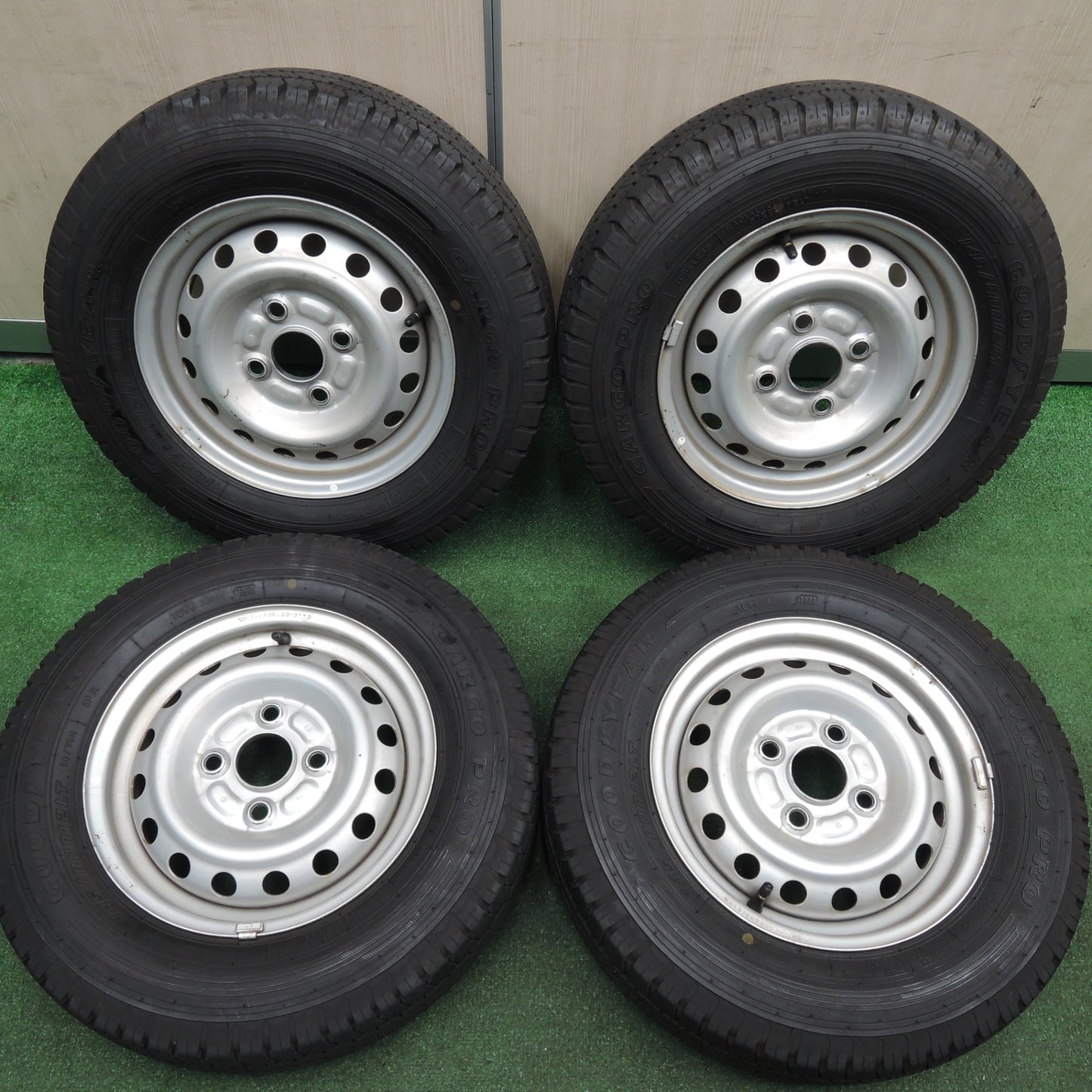 *送料無料*バリ溝！22年！ほぼ10分★ダイハツ ハイゼット 純正 スチール 145/80R12 80/78N グッドイヤー CARGO PRO 12インチ PCD100/4H★4012708HAノ