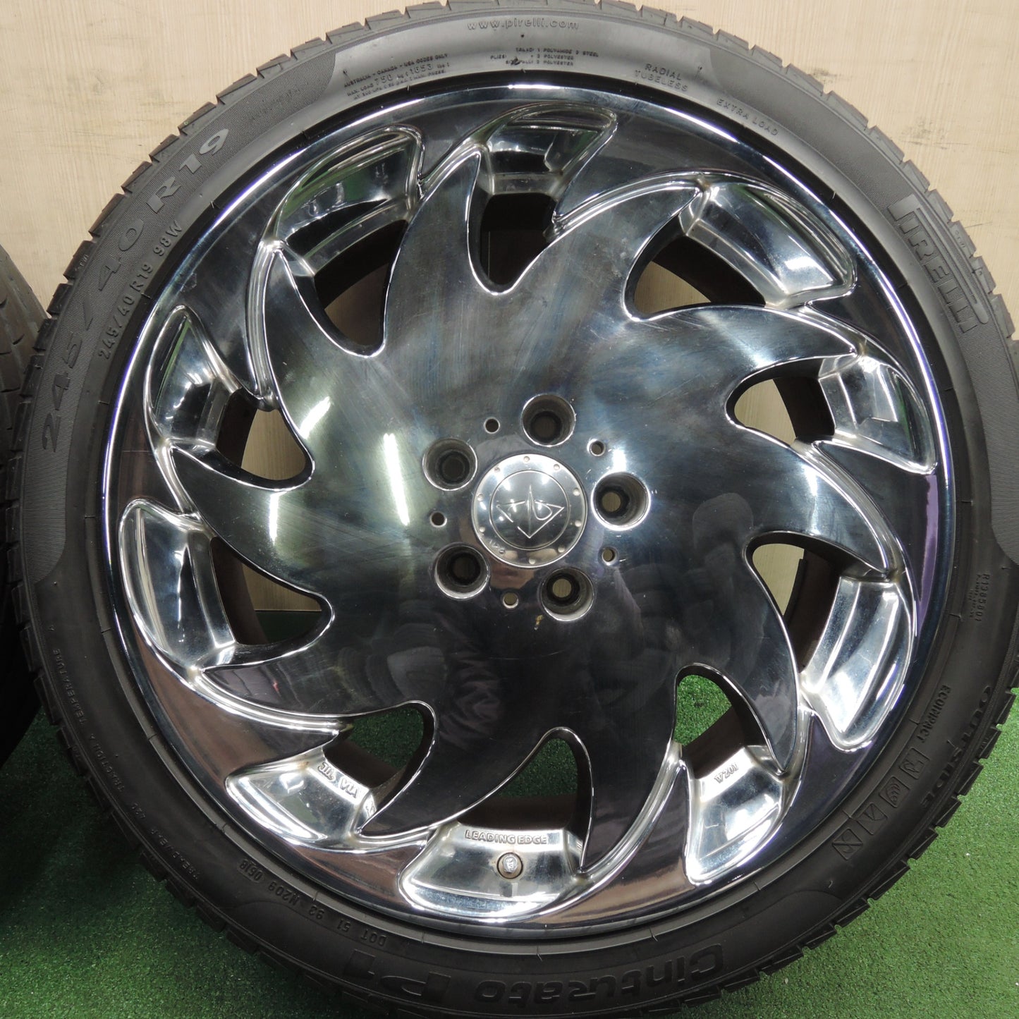 *送料無料* 4本価格★LEADING EDGE W201 245/40R19 ピレリ Cinturato P1 リーディングエッジ 19インチ PCD114.3/5H★4020303HAノ