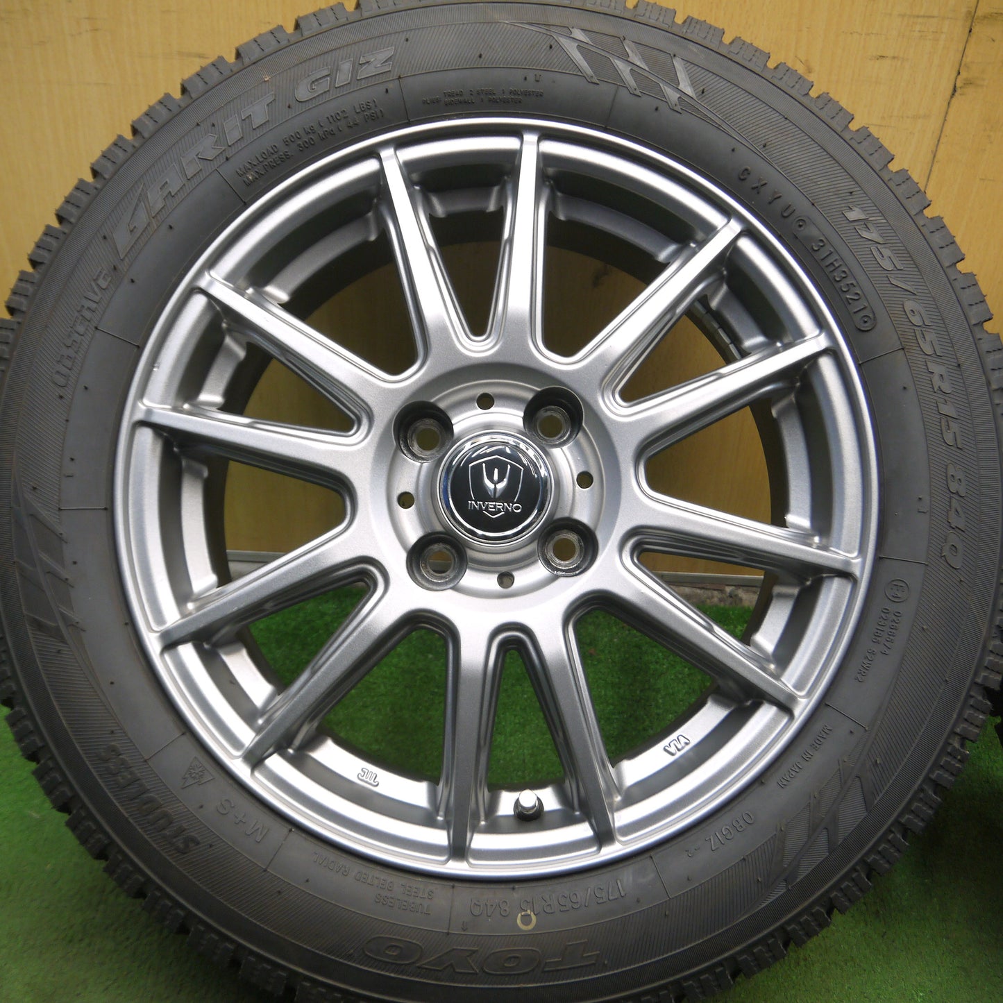 *送料無料*バリ溝！21年！キレイ！9.5分以上★スタッドレス 175/65R15 トーヨー オブザーブ ガリット GIZ INVERNO 15インチ PCD100/4H★3102509Hス