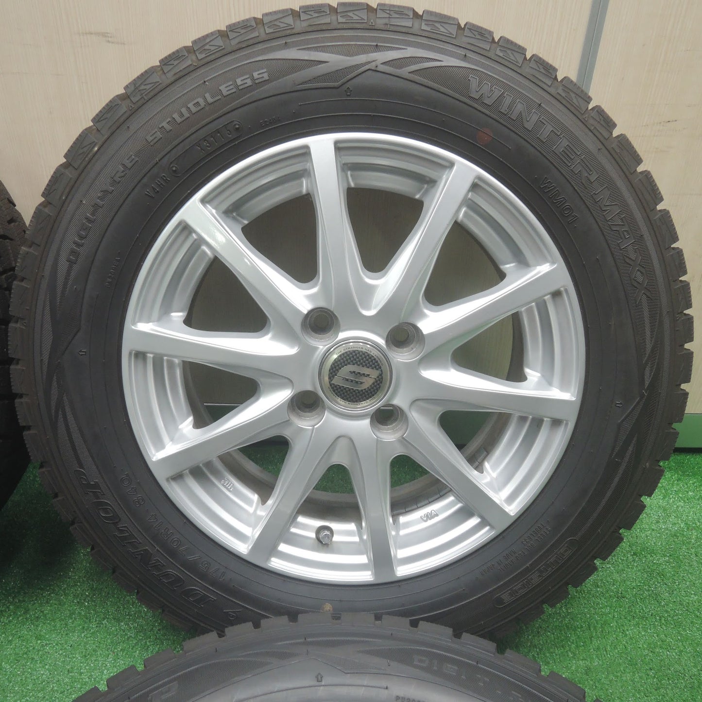 [送料無料]バリ溝！キレイ！ほぼ10分★スタッドレス 175/70R14 ダンロップ ウインターマックス WM01 STRANGER ストレンジャー 14インチ PCD100/4H★3100304SYス