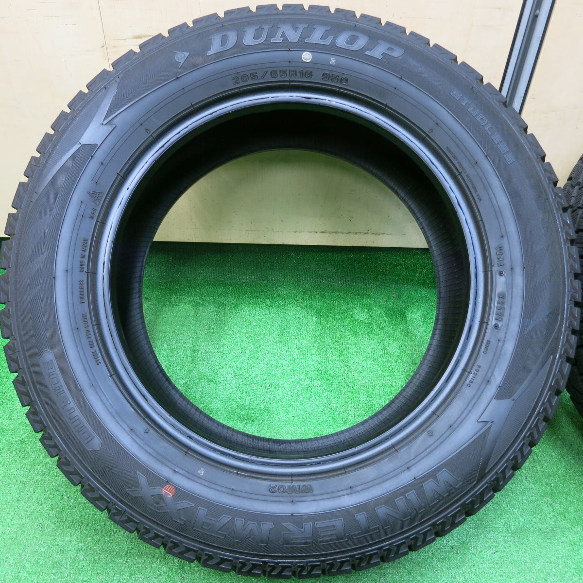 *送料無料*バリ溝！21年！9.5分★スタッドレス 205/65R16 ダンロップ ウインターマックス WM02 タイヤ 16インチ エスティマ ステップワゴン 等★3112406イスタ