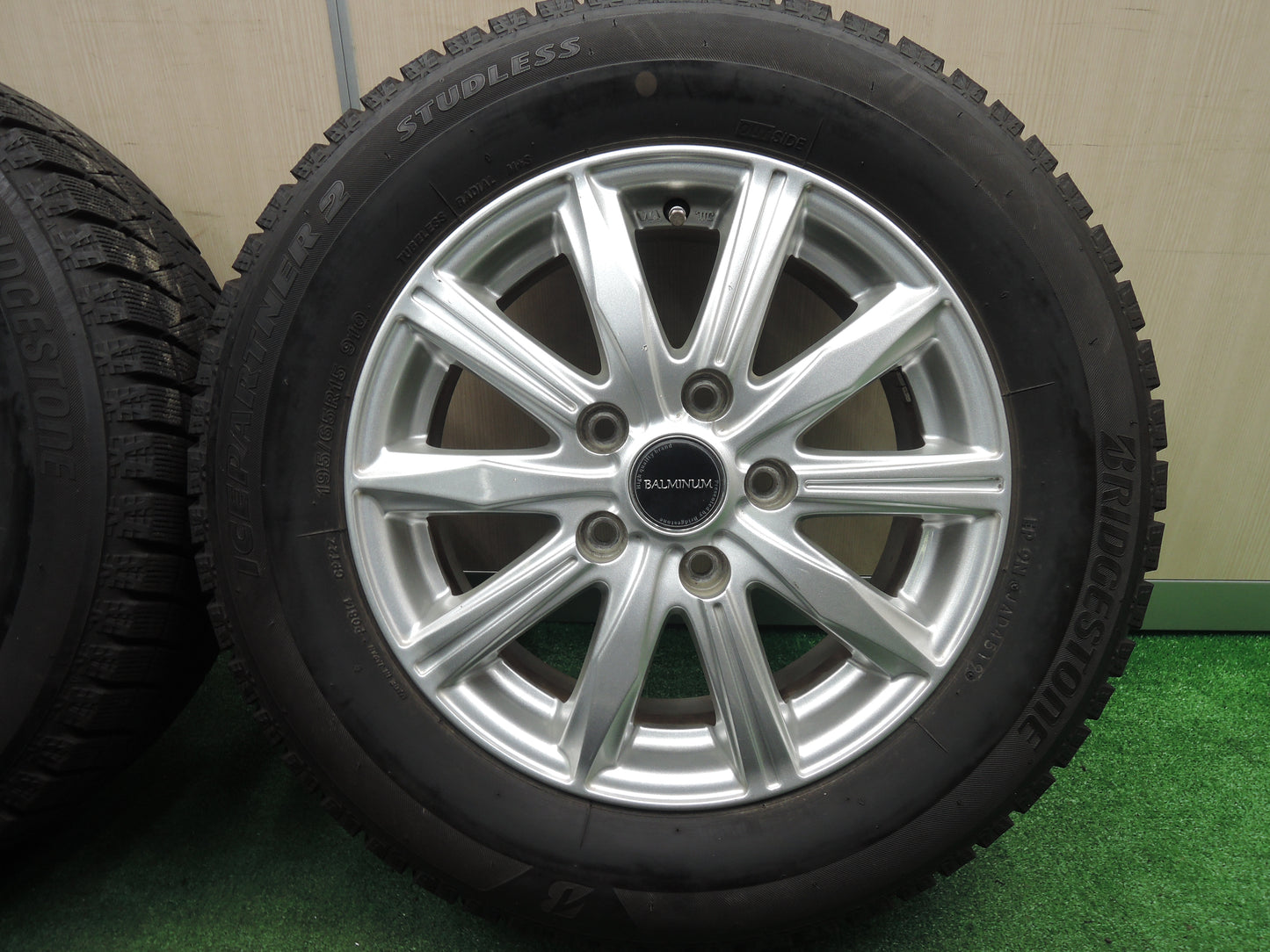 *送料無料*バリ溝！19年！8.5分★スタッドレス 195/65R15 ブリヂストン アイスパートナー2 BALMINUM バルミナ PCD114.3/5H★3111120HAス