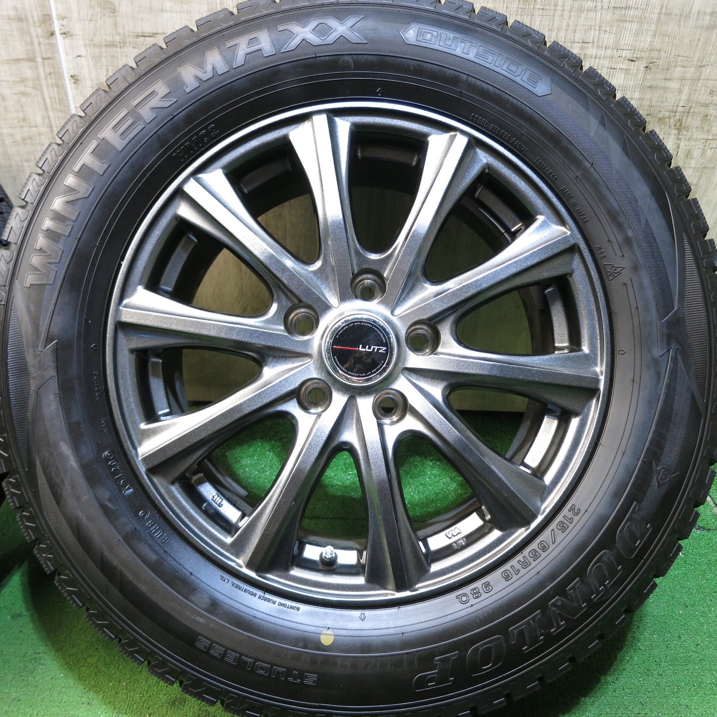 [送料無料]バリ溝！20年！キレイ！9.5分以上★スタッドレス 215/65R16 ダンロップ ウインターマックス WM02 LUTZ weds 16インチ PCD114.3/5H★3061401Hス