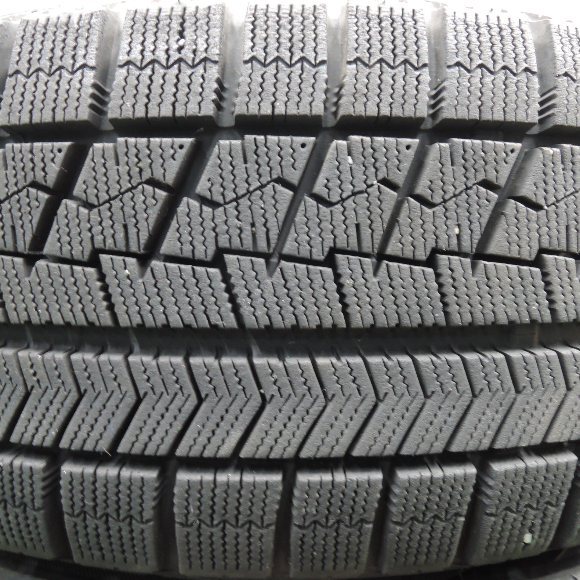 送料無料* バリ溝！キレイ！9.5分☆トヨタ 50系 プリウス ツーリング 純正 215/45R17 スタッドレス ブリヂストン ブリザッ |  名古屋/岐阜の中古カー用品・工具の買取/販売ならガレージゲット