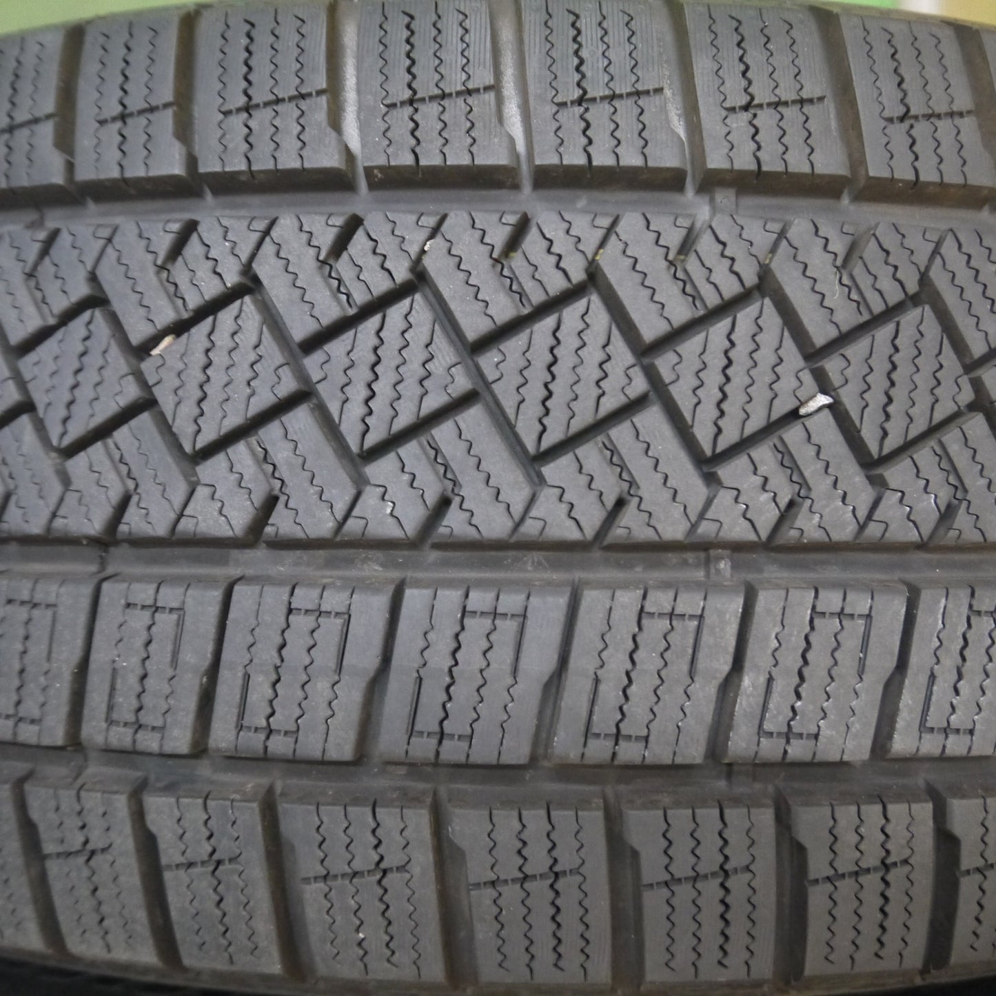 *送料無料* バリ溝！22年！9.5分以上★MINI ミニ 等 AGA 205/60R16 スタッドレス ピレリ アイス ゼロ 16インチ PCD120/5H★4021312Hス