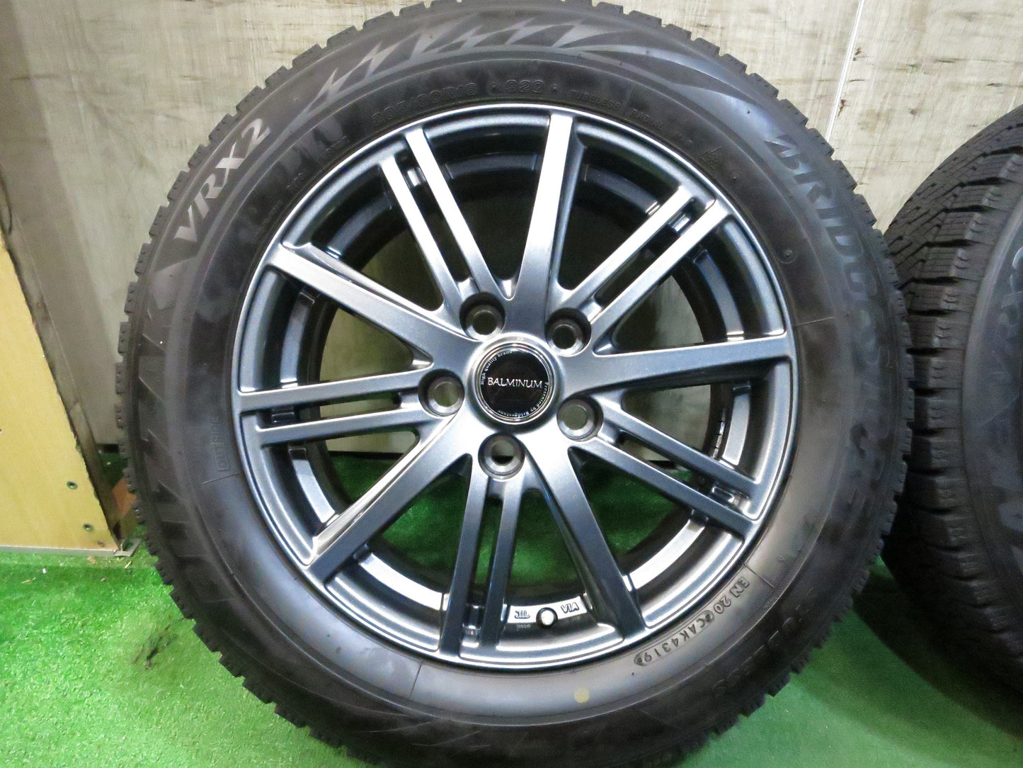 [送料無料]バリ溝！19年！キレイ！9.5分★スタッドレス 205/60R16 ブリヂストン ブリザック VRX2 BALMINUM バルミナ 16インチ PCD114.3/5H★3020806Hス