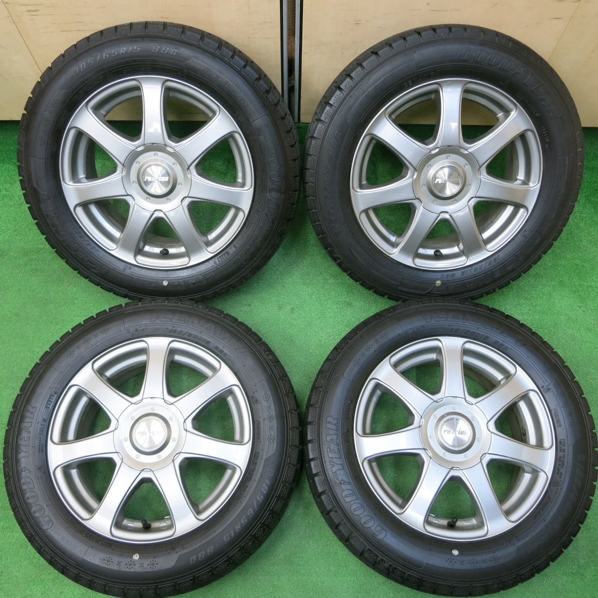 *送料無料*バリ溝！19年！キレイ！9.5分以上★スタッドレス 185/65R15 グッドイヤー アイスナビ7 ravrion ラブリオン 15インチ PCD100 114.3/5H マルチ★3121309イス