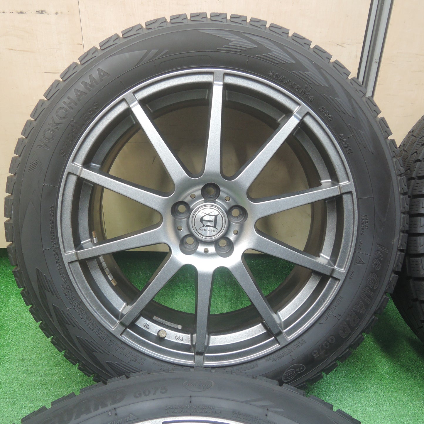 *送料無料*バリ溝！19年！キレイ！9.5分★スタッドレス 225/55R18 ヨコハマ アイスガード G075 Aphrodite アフロディーテ 18インチ PCD100/5H★3112004SYス