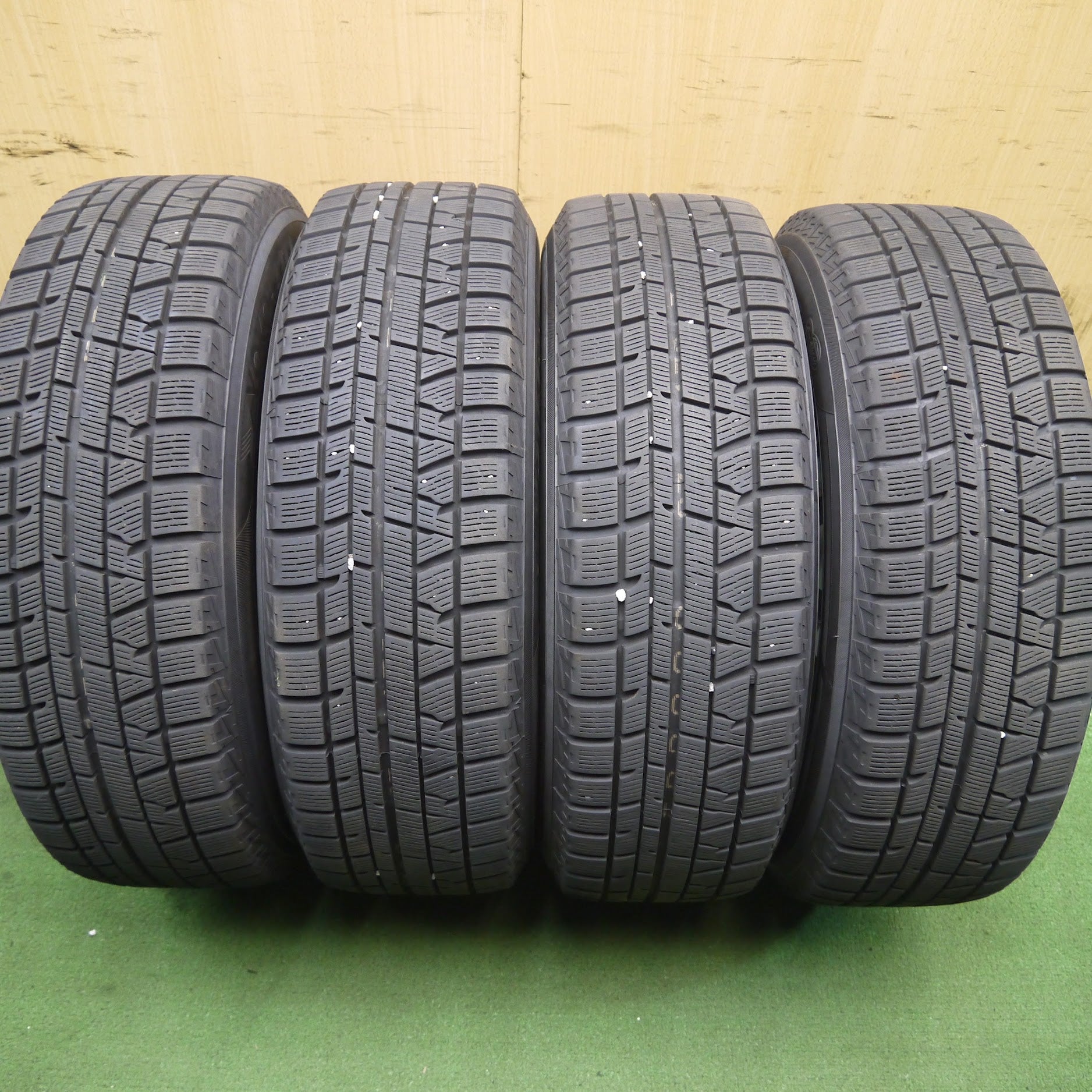 送料無料]バリ溝！20年！綺麗！9.5分☆スタッドレス 195/65R15 