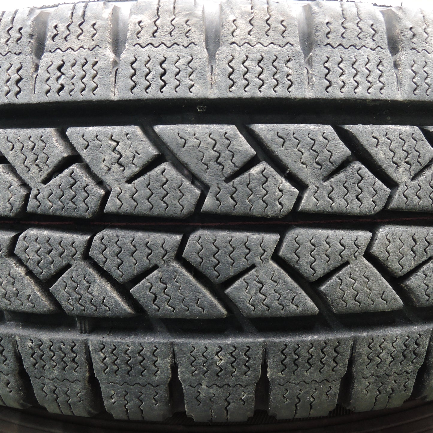 *送料無料*バリ溝！9.5分★ハイエース 等 195/80R15 スタッドレス ブリヂストン ブリザック VL1 ravrion RV ラブリオン PCD139.7/6H★3121613HAス