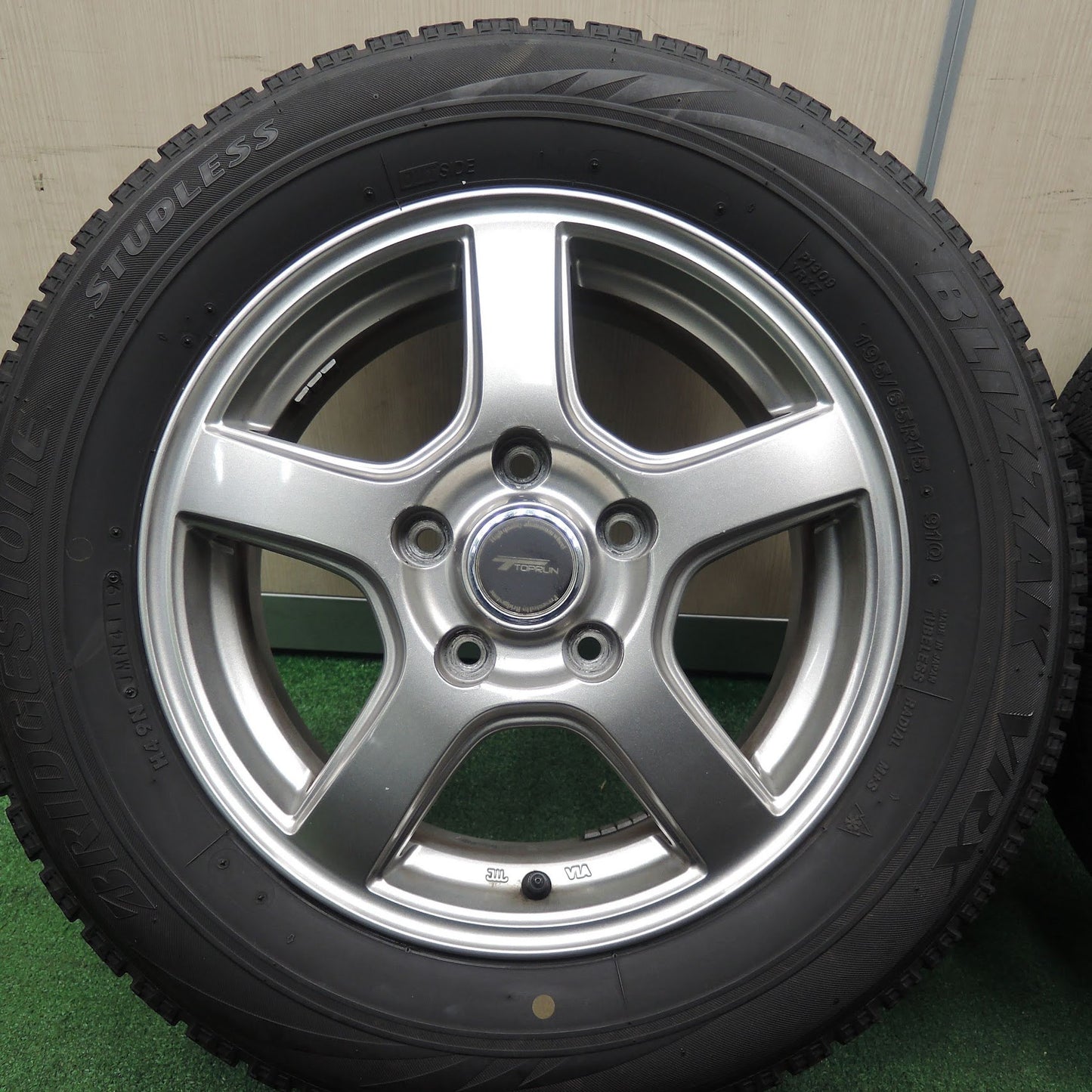 [送料無料]キレイ★スタッドレス 195/65R15 ブリヂストン ブリザック VRX TOPRUN トップラン 15インチ PCD114.3/5H★3112704TNス