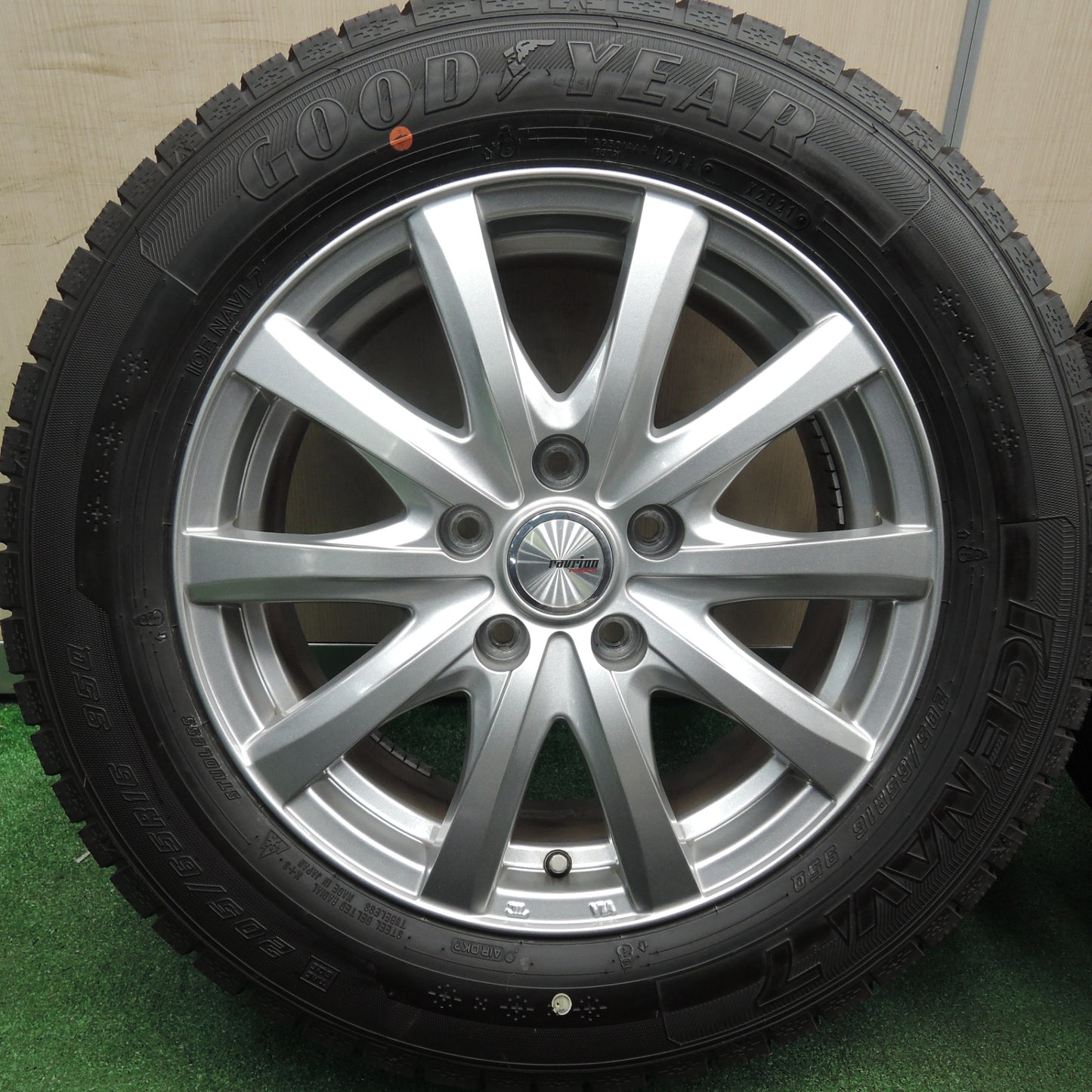 *送料無料* バリ溝！21年！キレイ！ほぼ10分★スタッドレス 205/65R16 グッドイヤー アイスナビ7 ravrion RS01 ラブリオン 16インチ PCD114.3/5H★4022203HAス