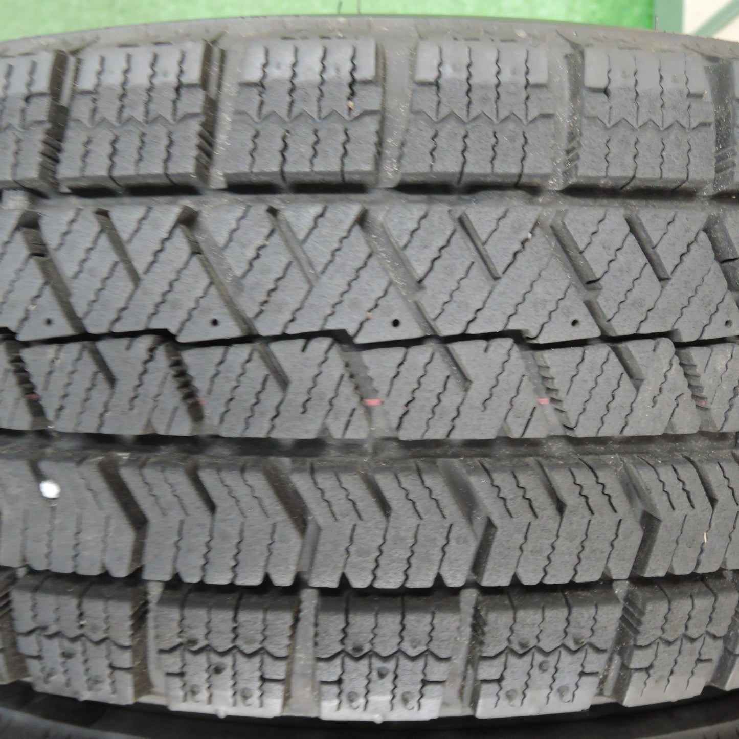 *送料無料* バリ溝！22年！キレイ！9.5分以上★スタッドレス 155/65R14 ブリヂストン ブリザック VRX2 VELVA ヴェルヴァ 14インチ PCD100/4H★4030507TNス