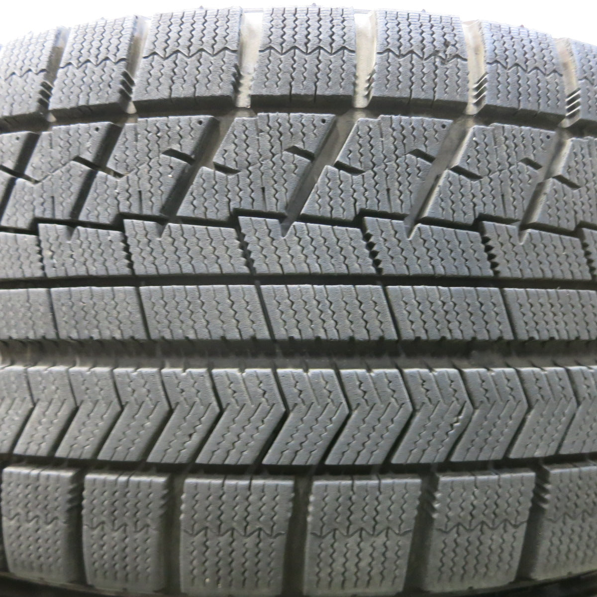 *送料無料*バリ溝！キレイ！9.5分★ベンツ アウディ 等 AGA 225/50R17 スタッドレス ブリヂストン ブリザック VRX 17インチ PCD112/5H★3103104イス