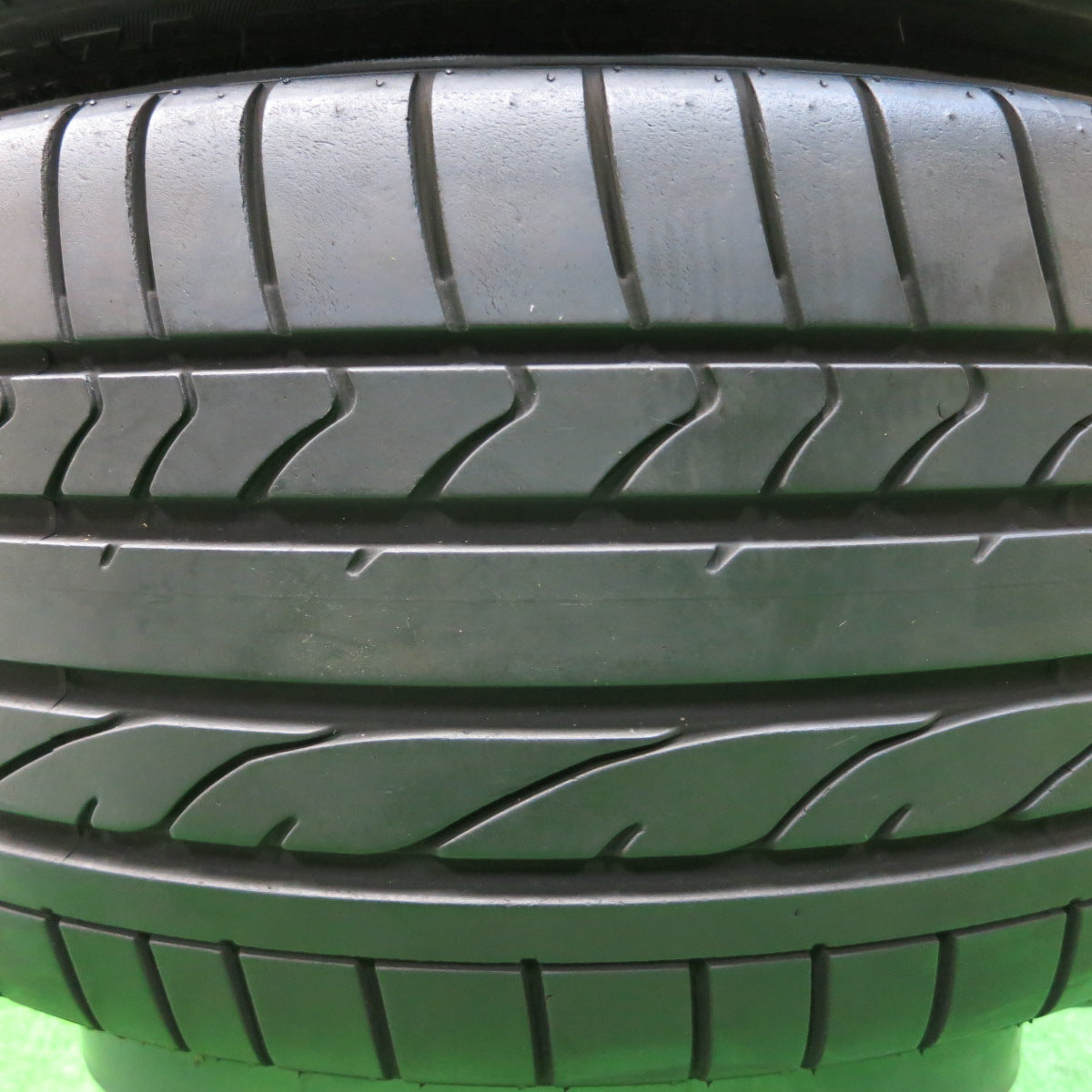 *送料無料*バリ溝！19年！9.5分★235/40R19 ブリヂストン ポテンザ RE050A タイヤ 19インチ マークX ボルボV60 レクサス IS RC等★3111007イノタ