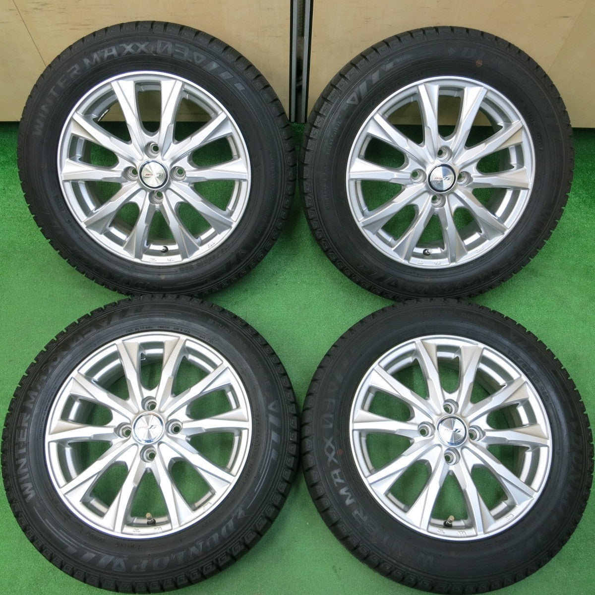 *送料無料*バリ溝！20年！キレイ！ほぼ10分★スタッドレス 175/65R15 ダンロップ ウインターマックス03 JOKER ジョーカー 15インチ PCD100/4H★4012904イス